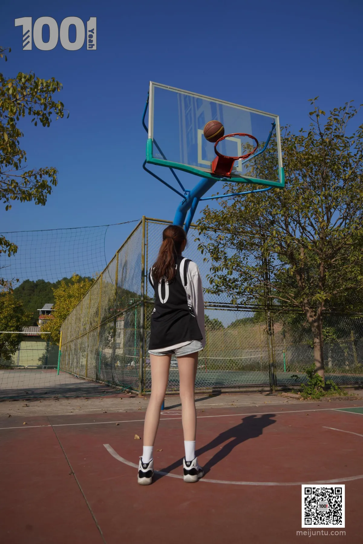 [IESS One Thousand and One Nights] Model: Cao Mei 'Playing Basketball with Girlfriend 3' Stockings and Beautiful Feet Photo Set photo 72