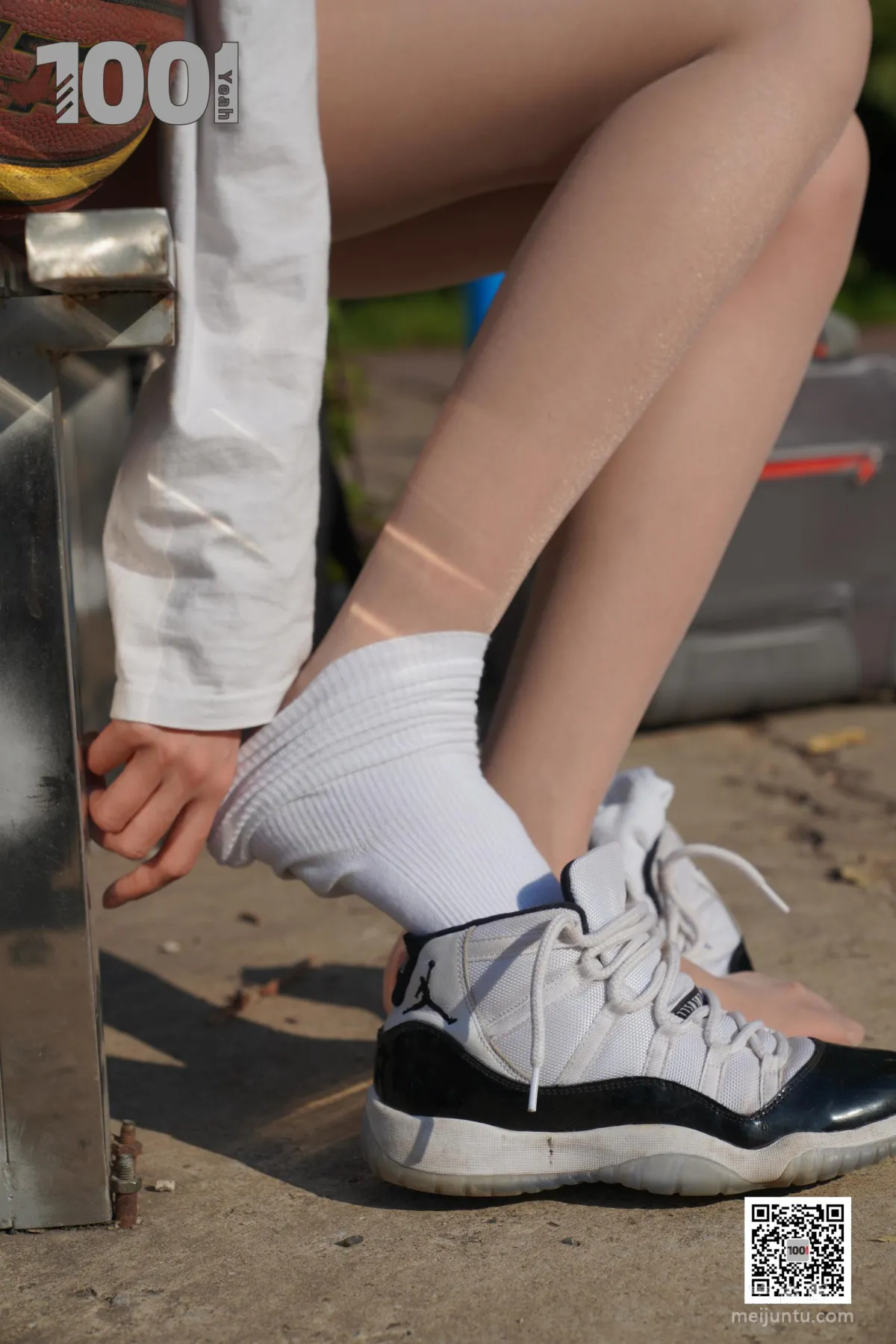 [One Thousand and One Nights] Model: Cao Mei, Accompanying Girlfriend to Play Basketball 4 Beautiful Feet and Silk Stockings Photo Set photo 21