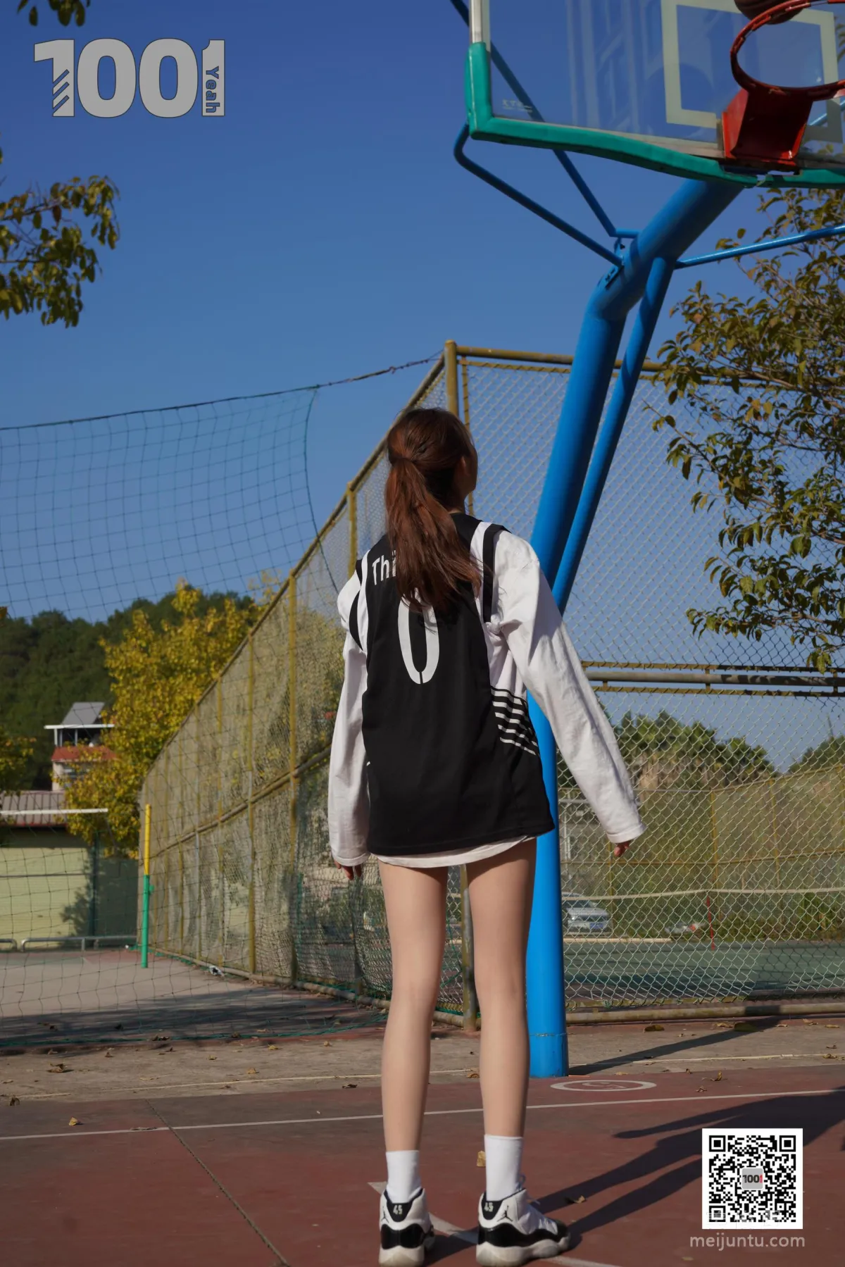[IESS One Thousand and One Nights] Model: Cao Mei 'Playing Basketball with Girlfriend 3' Stockings and Beautiful Feet Photo Set photo 56