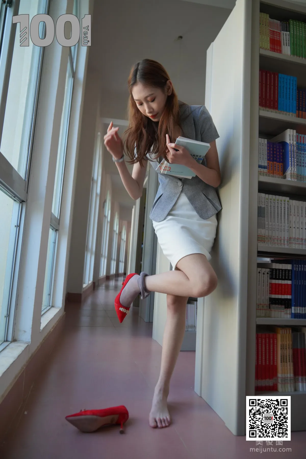 [IESS一千零一夜] 模特：草莓《新來的實習老師4》寫真集 53