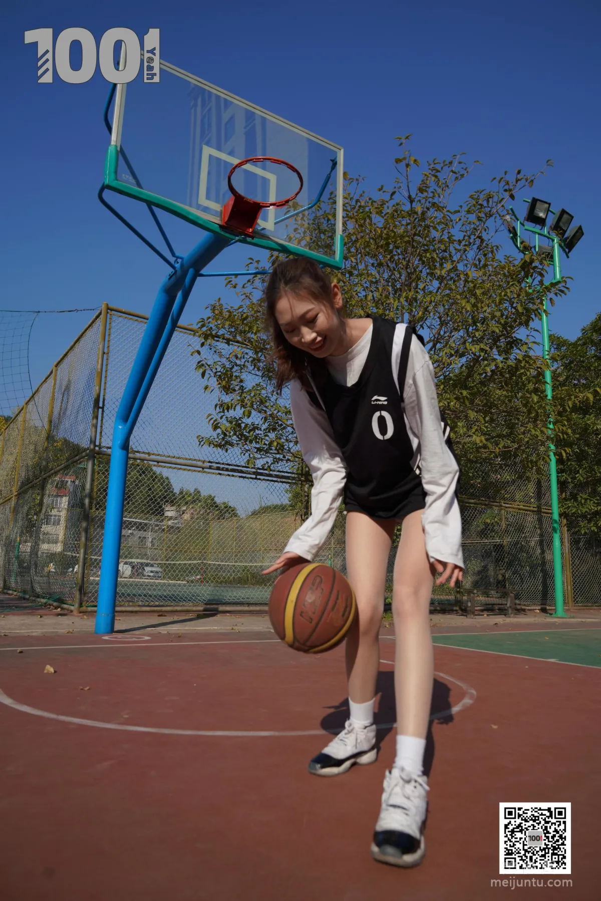 [IESS One Thousand and One Nights] Model: Cao Mei 'Playing Basketball with Girlfriend 3' Stockings and Beautiful Feet Photo Set photo 65