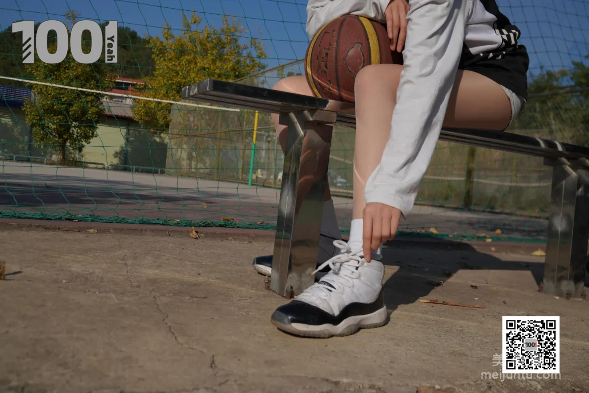 [IESS One Thousand and One Nights] Model: Cao Mei 'Playing Basketball with Girlfriend 3' Stockings and Beautiful Feet Photo Set photo 86