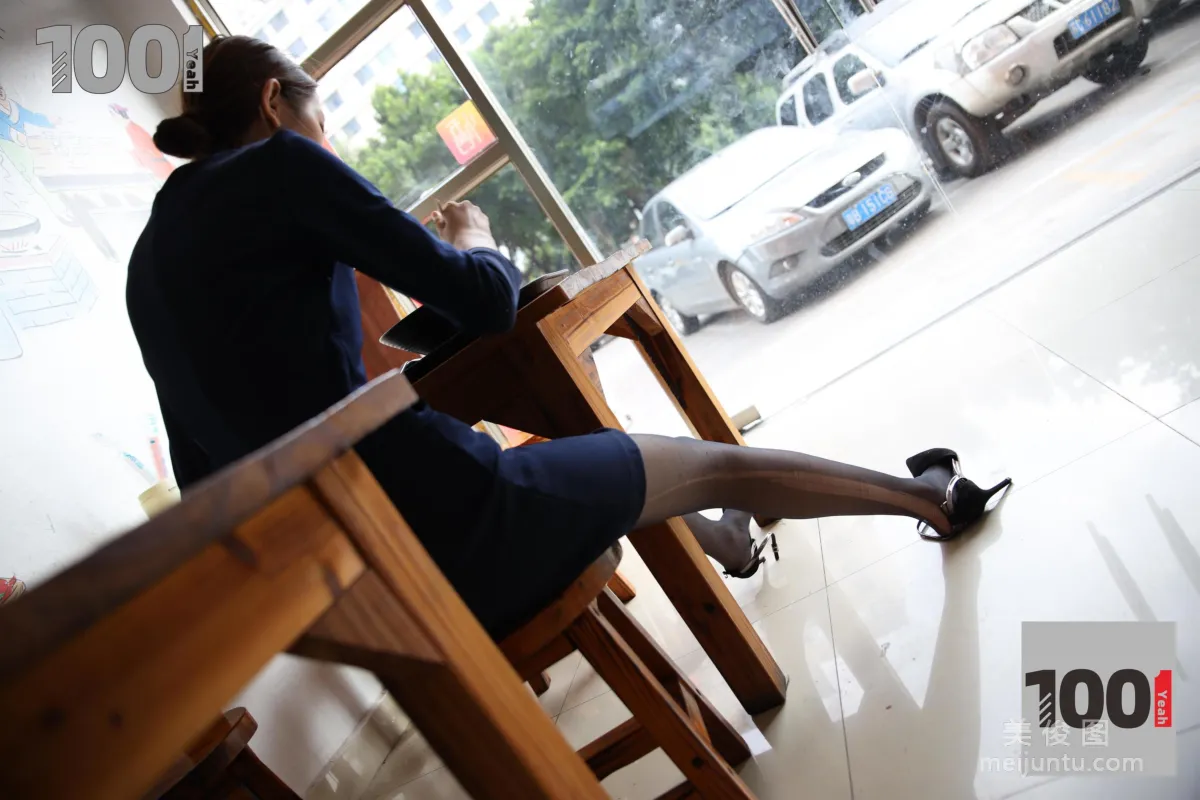 [One Thousand and One Nights] Cao Mei Salesperson's Lunch Break 3 Black Stockings and Beautiful Feet Photo Set photo 21