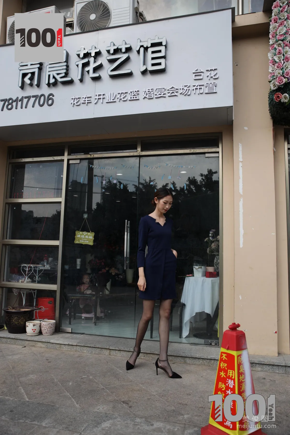 [One Thousand and One Nights] Model: Cao Mei Salesperson's Lunch Break 1 Street Snap Black Stockings Photo Set photo 34