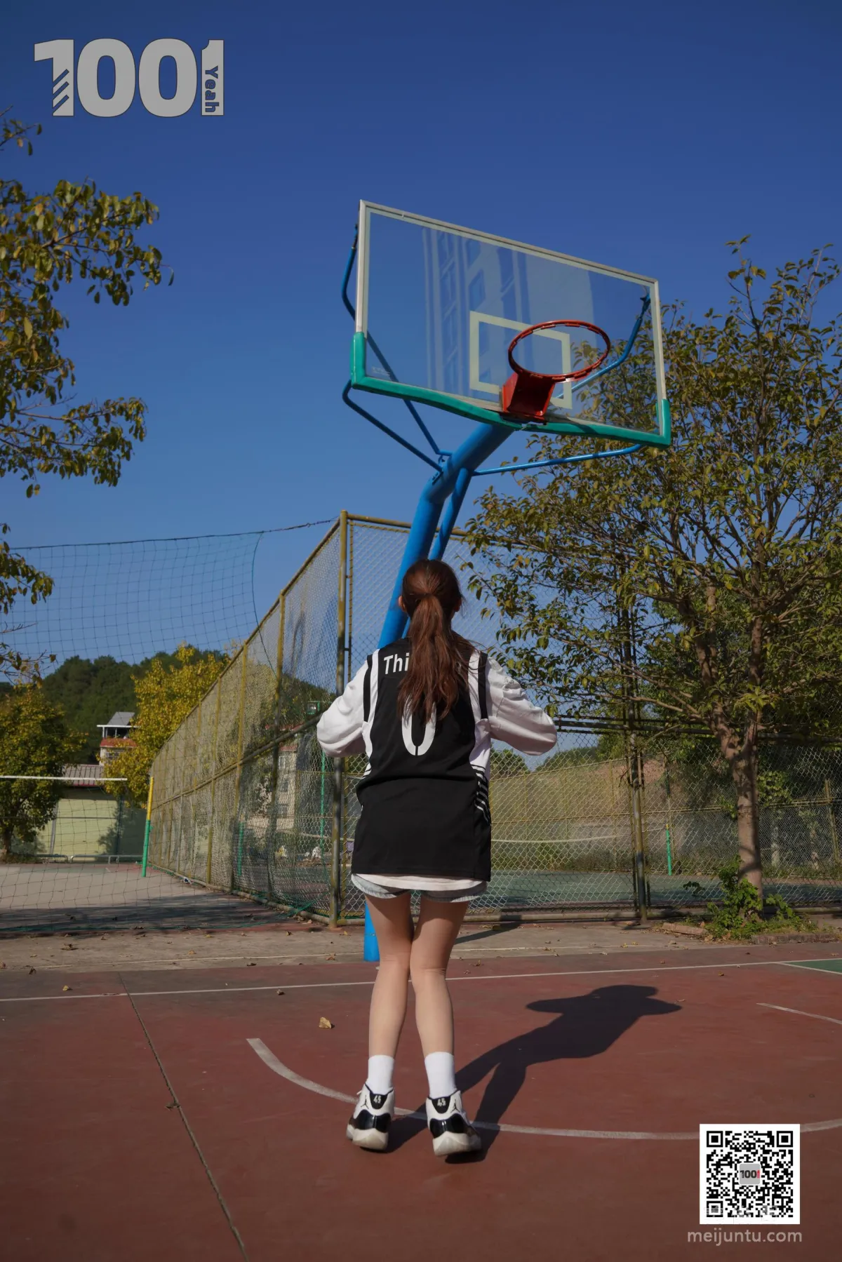 [IESS One Thousand and One Nights] Model: Cao Mei 'Playing Basketball with Girlfriend 3' Stockings and Beautiful Feet Photo Set photo 69