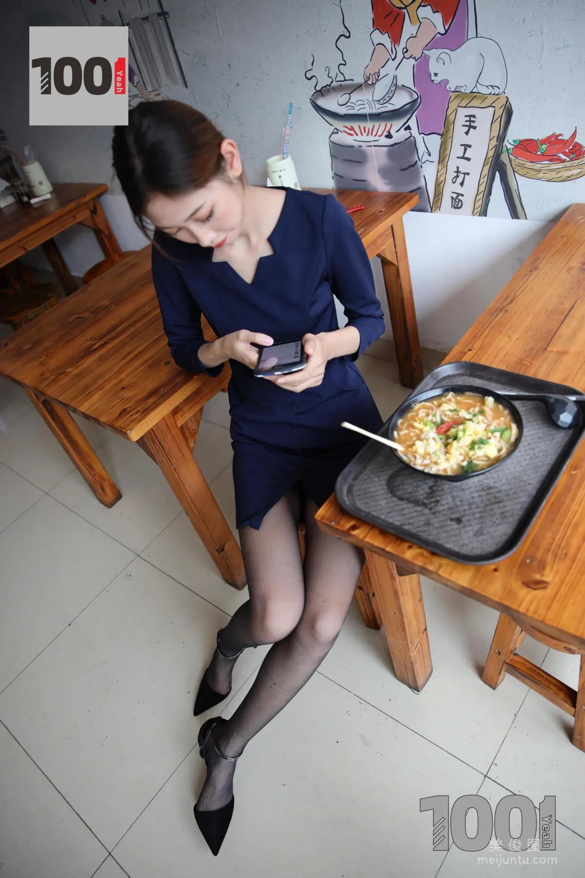 [IESS One Thousand and One Nights] Model: Cao Mei, Salesperson's Lunch Break 2, Black Stockings Uniform and Beautiful Legs Photo Set photo 32