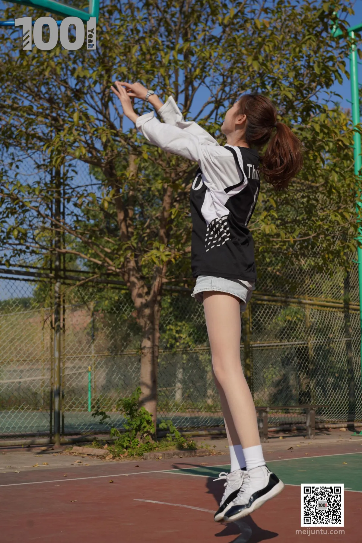 [IESS One Thousand and One Nights] Model: Cao Mei 'Playing Basketball with Girlfriend 3' Stockings and Beautiful Feet Photo Set photo 2