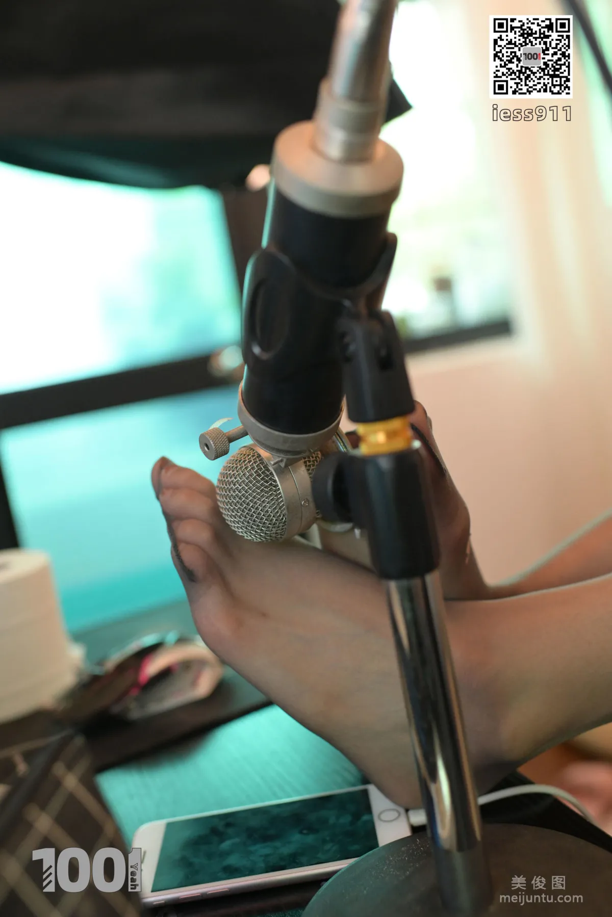 [IESS一千零一夜] 《網絡女主播的私生活2》 黑絲美腳寫真集 39