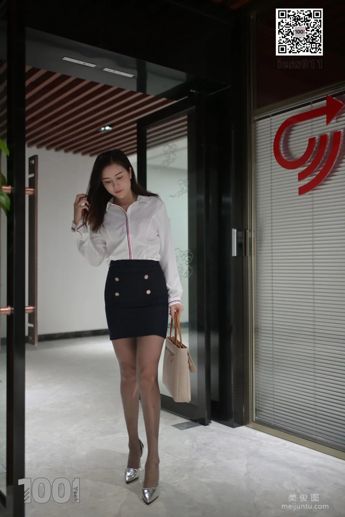 [IESS一千零一夜] 《OL下班後去健身1》 美腿寫真集 34