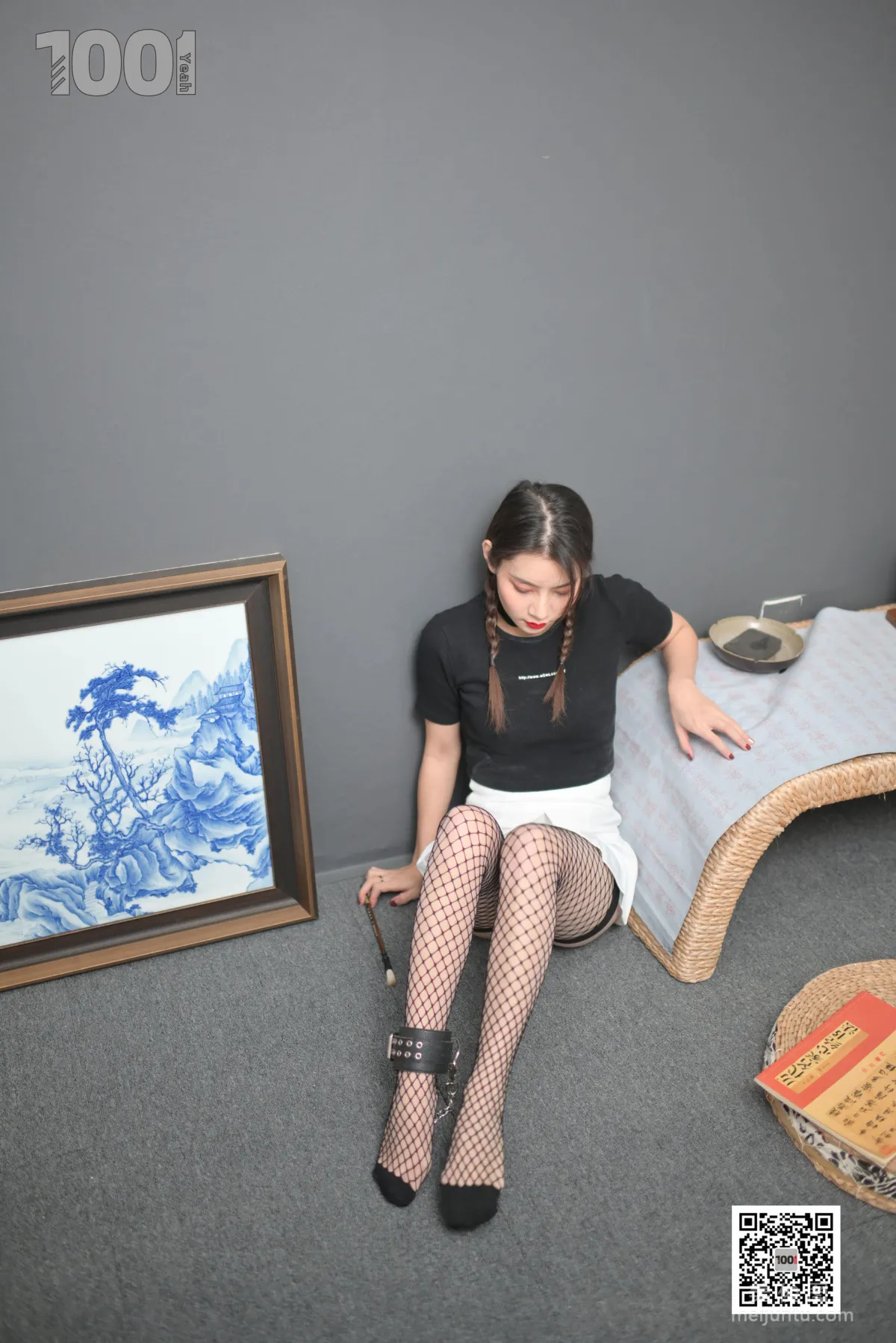 [One Thousand and One Nights] Model: Zhen Zhen Imprisoned at Home Practicing Calligraphy 2, Fishnet Stockings and Beautiful Feet Photo Set photo 66
