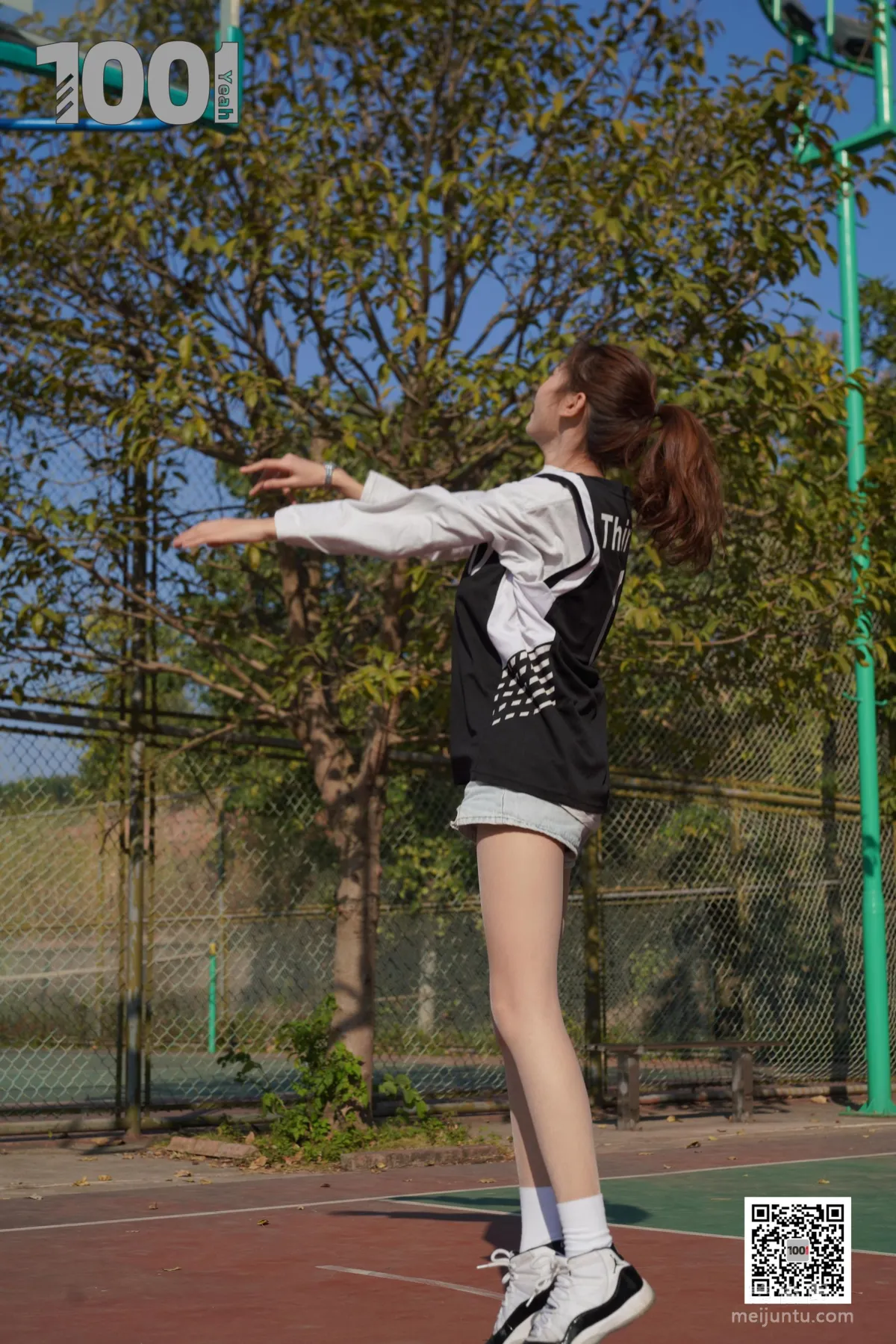 [IESS One Thousand and One Nights] Model: Cao Mei 'Playing Basketball with Girlfriend 3' Stockings and Beautiful Feet Photo Set photo 3