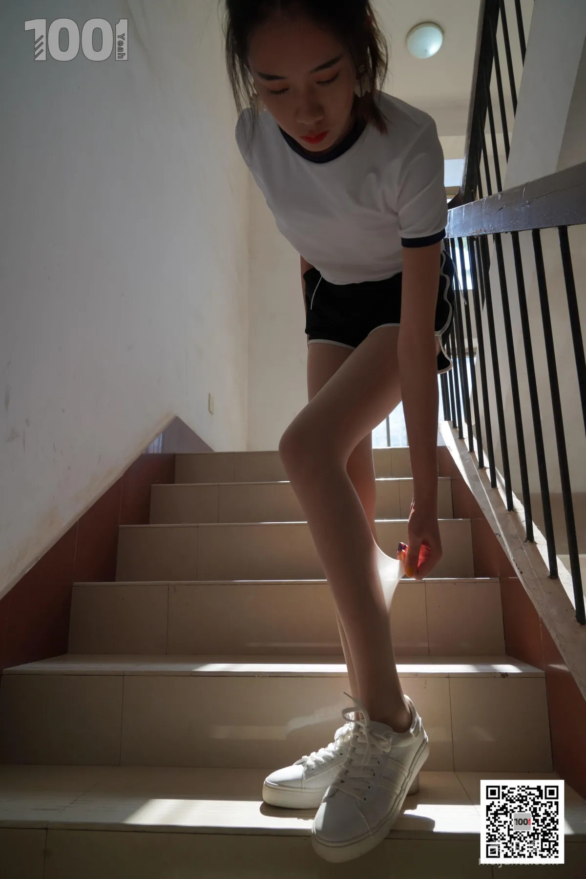 [One Thousand and One Nights] Model: Xi Gua, Embracing the Sunlight 1, Flesh-Colored Stockings and Beautiful Legs Photo Set photo 32