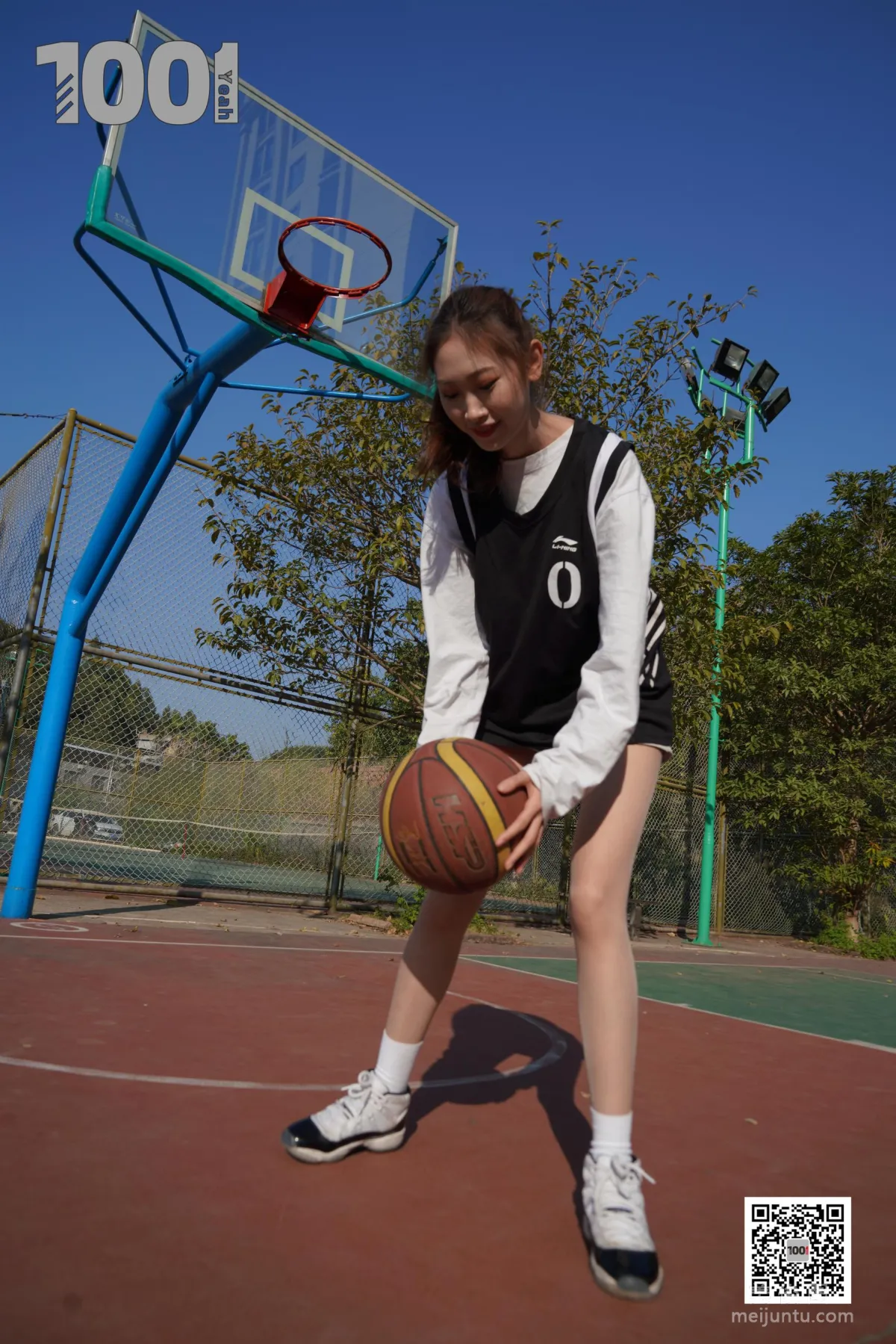 [IESS One Thousand and One Nights] Model: Cao Mei 'Playing Basketball with Girlfriend 3' Stockings and Beautiful Feet Photo Set photo 60
