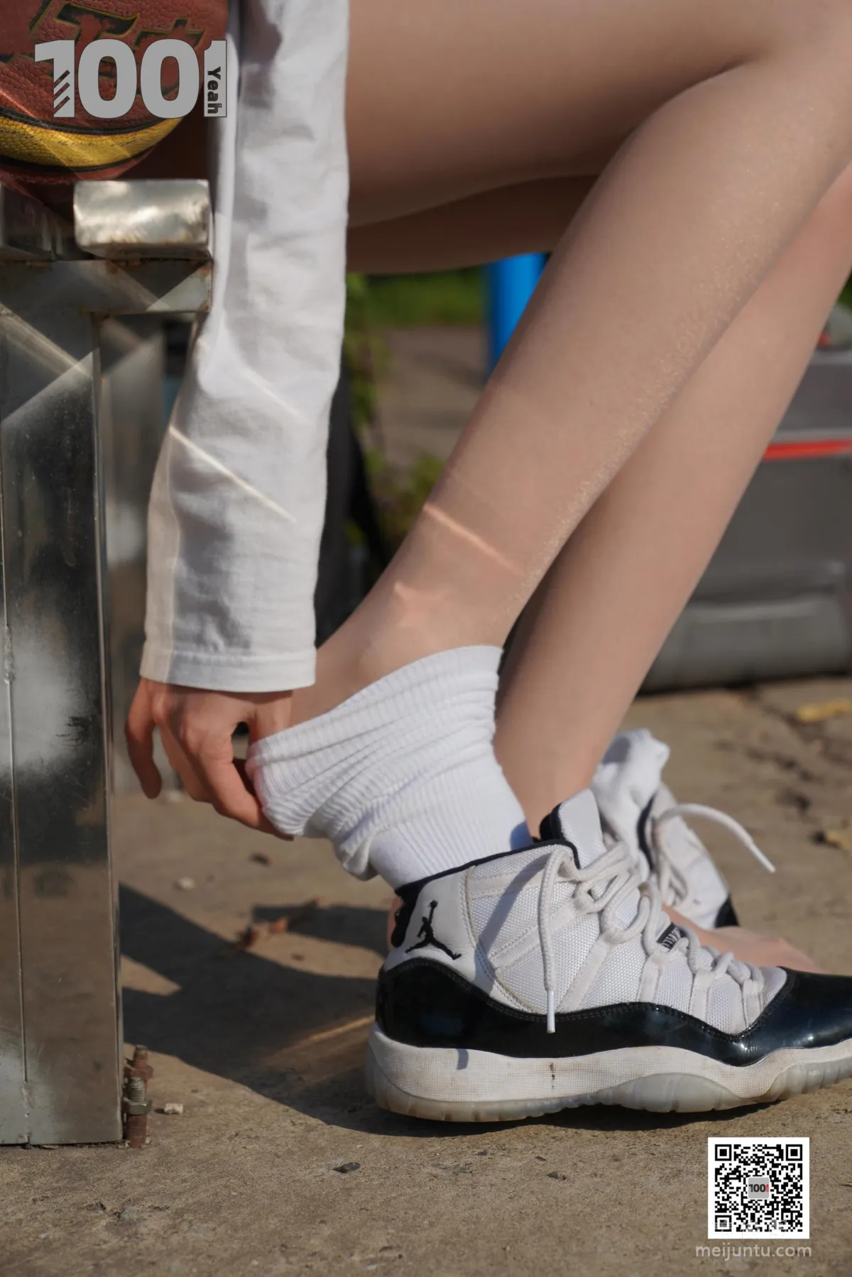 [One Thousand and One Nights] Model: Cao Mei, Accompanying Girlfriend to Play Basketball 4 Beautiful Feet and Silk Stockings Photo Set photo 22