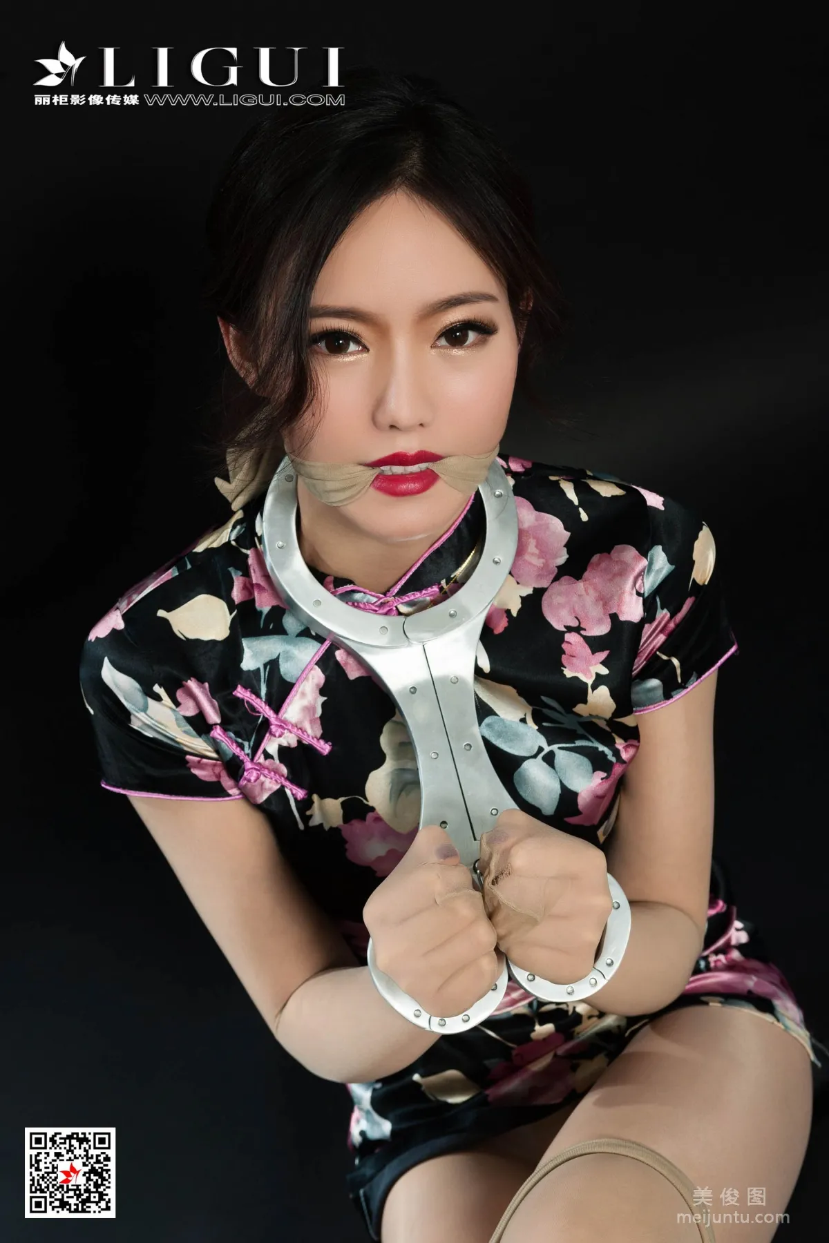 [麗櫃Ligui] Model 敏兒 《旗袍絲足美束》 寫真集 39