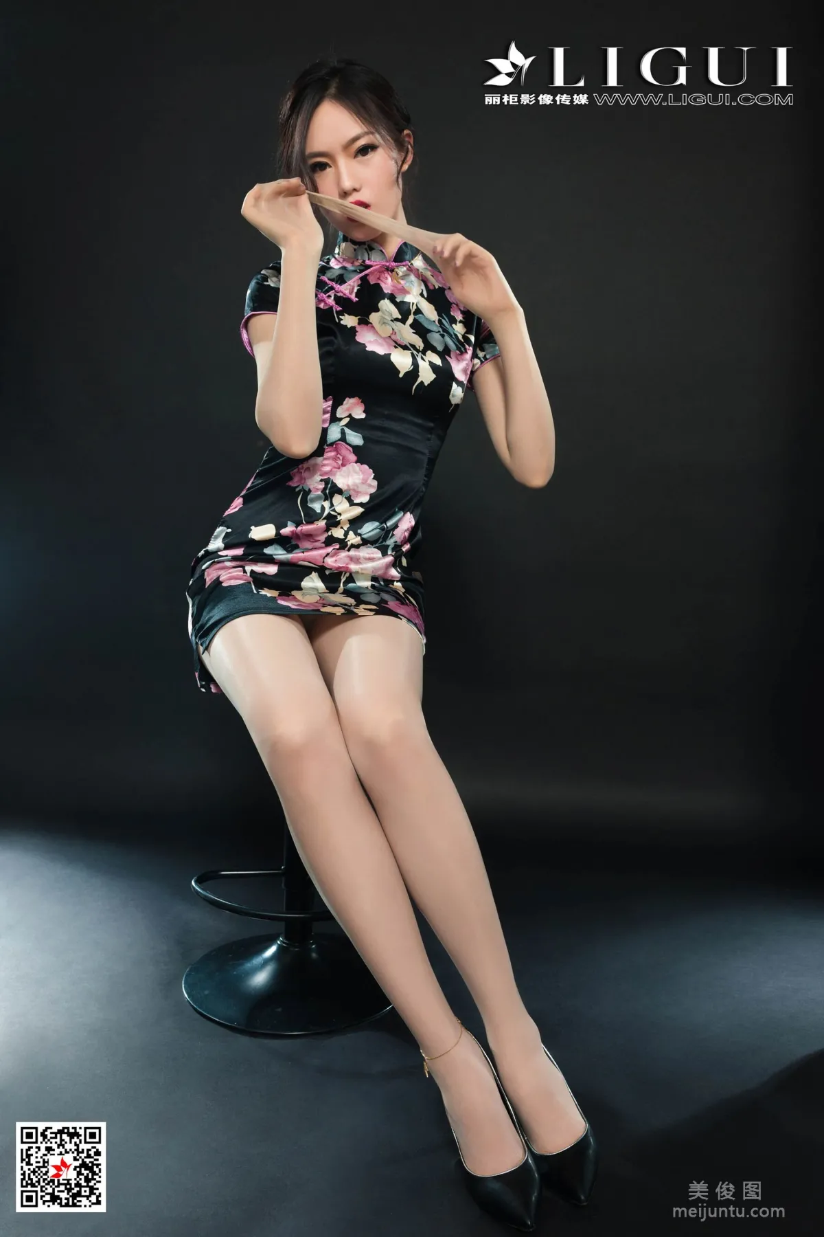 [丽柜Ligui] Model 敏儿 《旗袍丝足美束》 写真集11