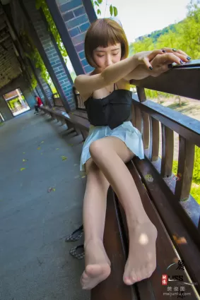 [麗絲映像GIRLISS] 丸子莎妹《藍格高跟系》 寫真集