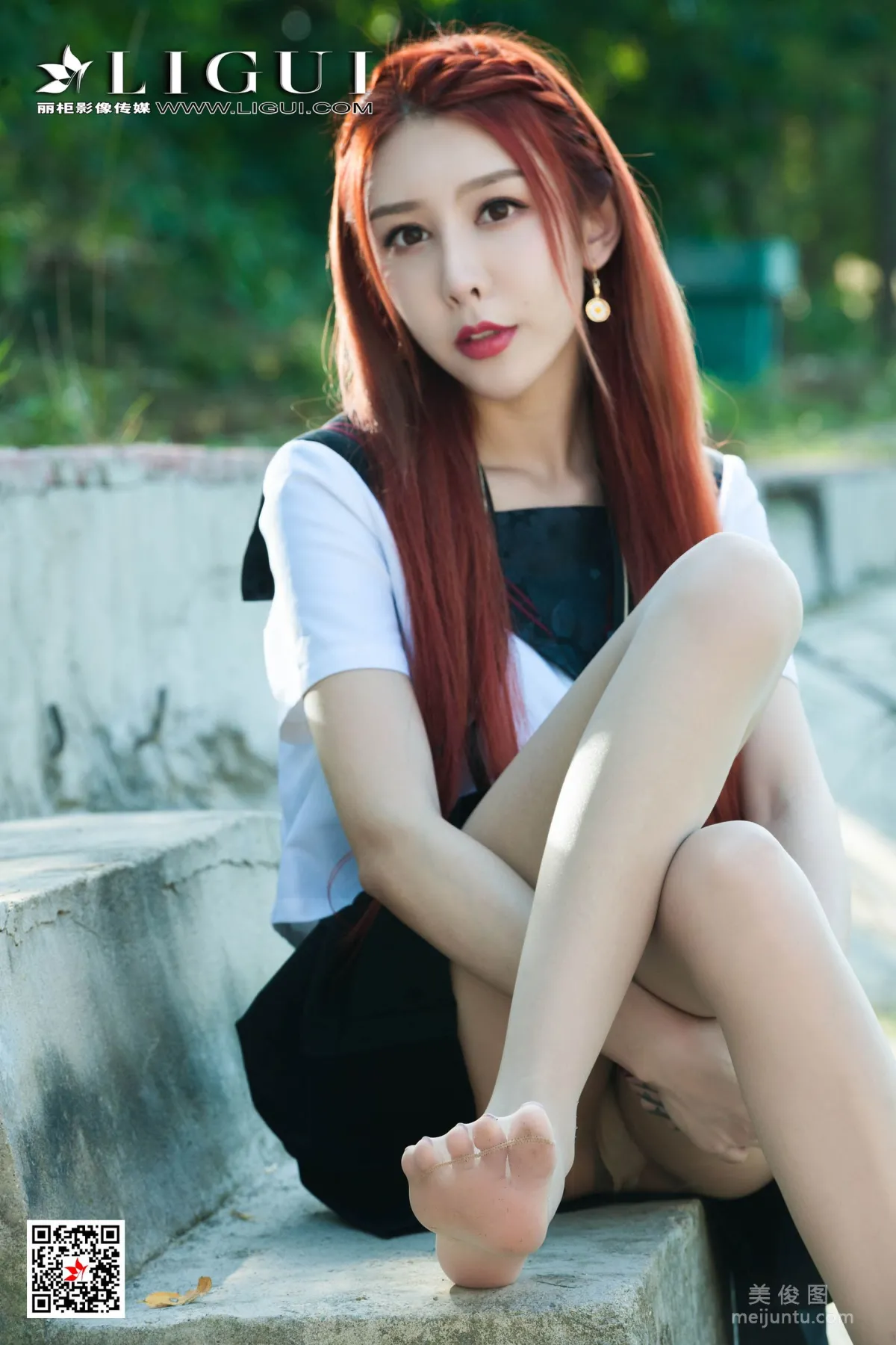 [丽柜Ligui] Model 兔子 《极品校花丝足》 写真集3