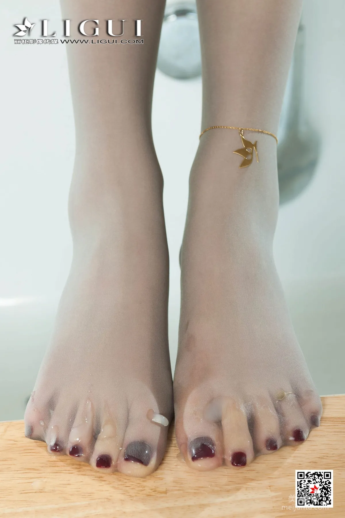 [丽柜Ligui] Model 阳阳 《灰丝美脚》 写真集11