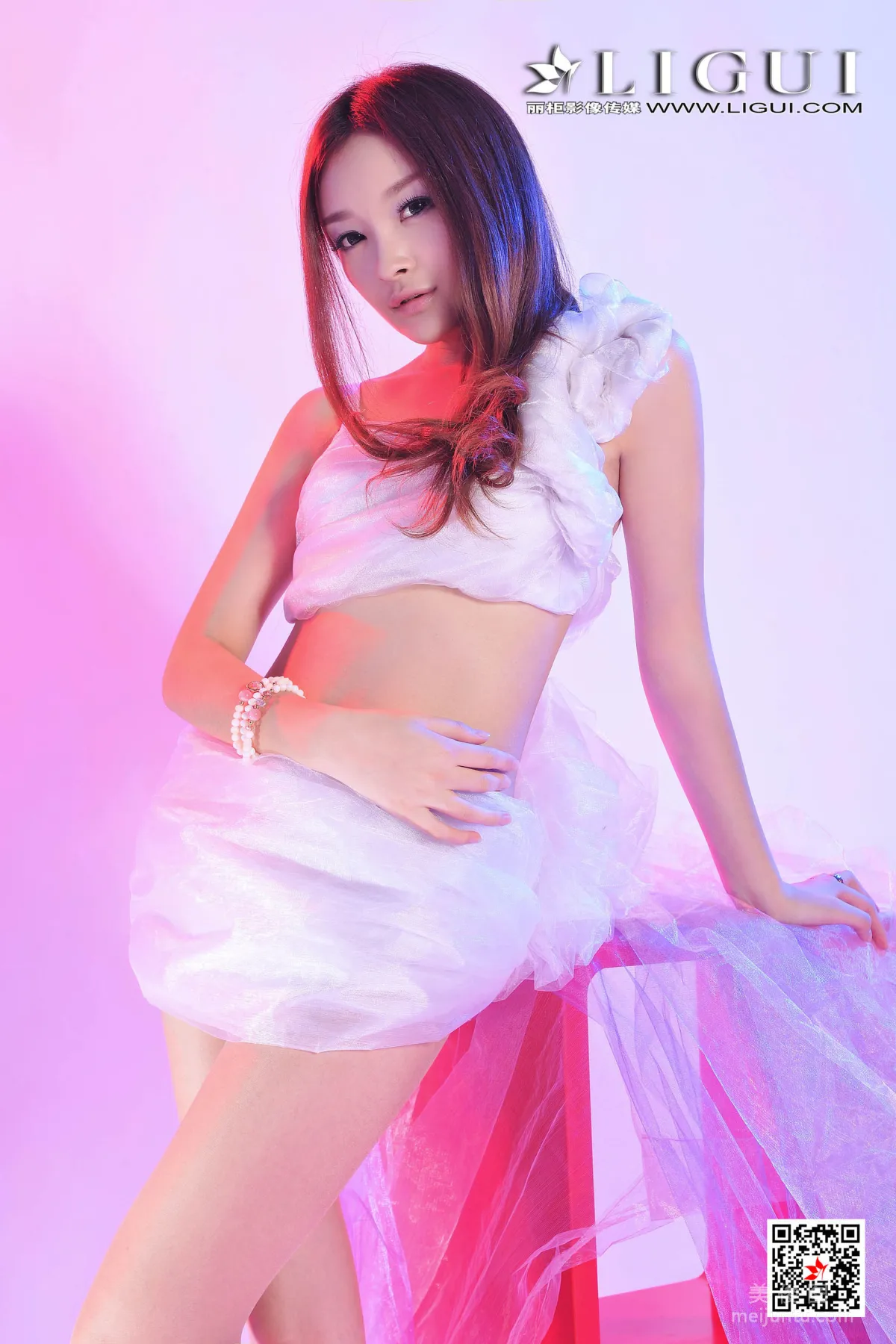 [丽柜Ligui] Model 小杨幂 《肉丝玉足》 写真集22