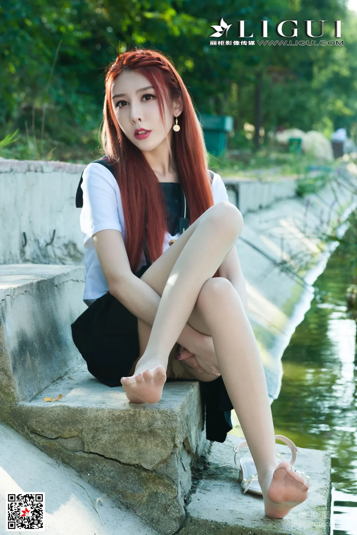 [丽柜Ligui] Model 兔子 《极品校花丝足》 写真集2