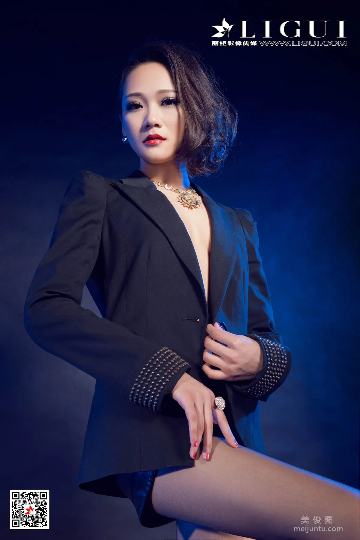 [丽柜Ligui] Model 曼蒂 《西装黑丝女郎》 写真集2