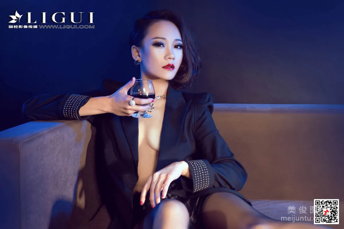 [丽柜Ligui] Model 曼蒂 《西装黑丝女郎》 写真集76