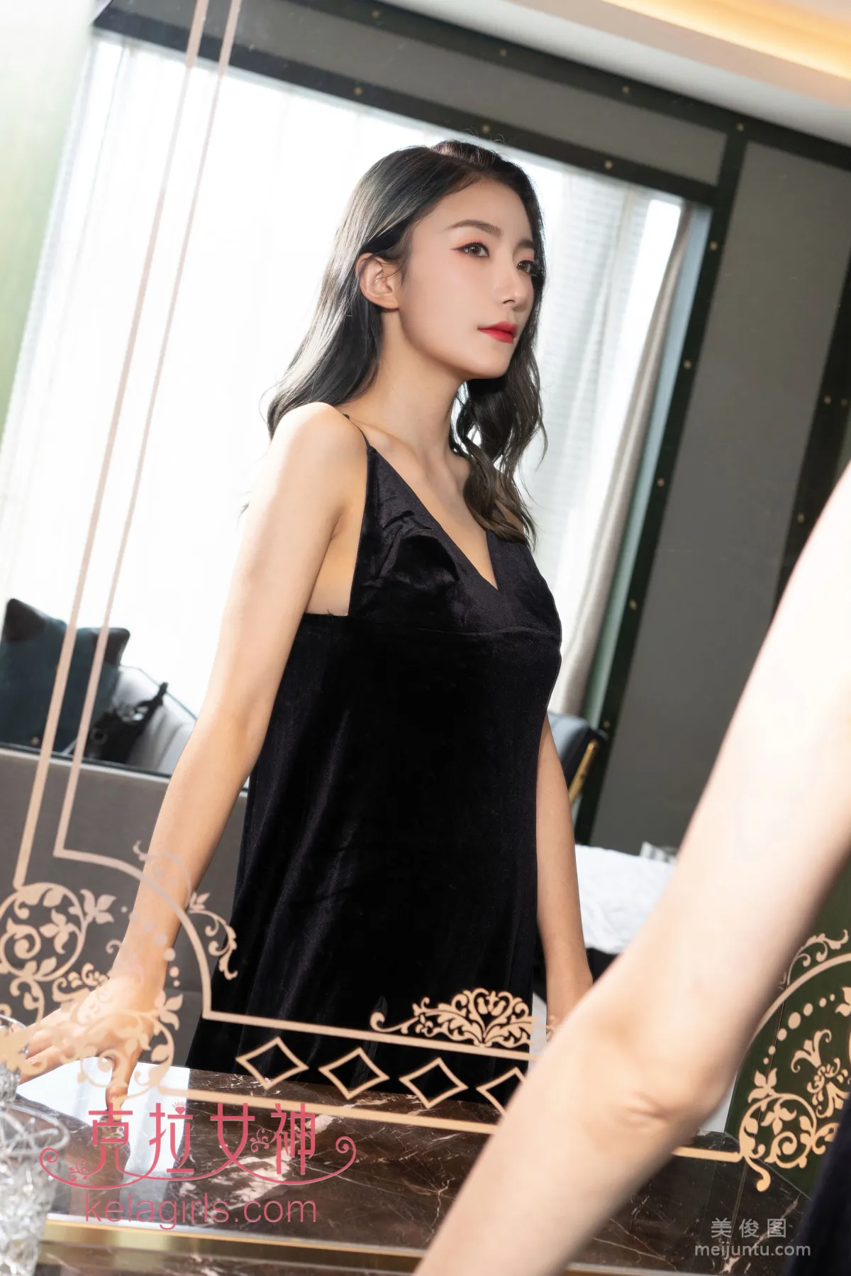 [克拉女神Kelagirls]  苏展 《名媛赤足》 写真集6