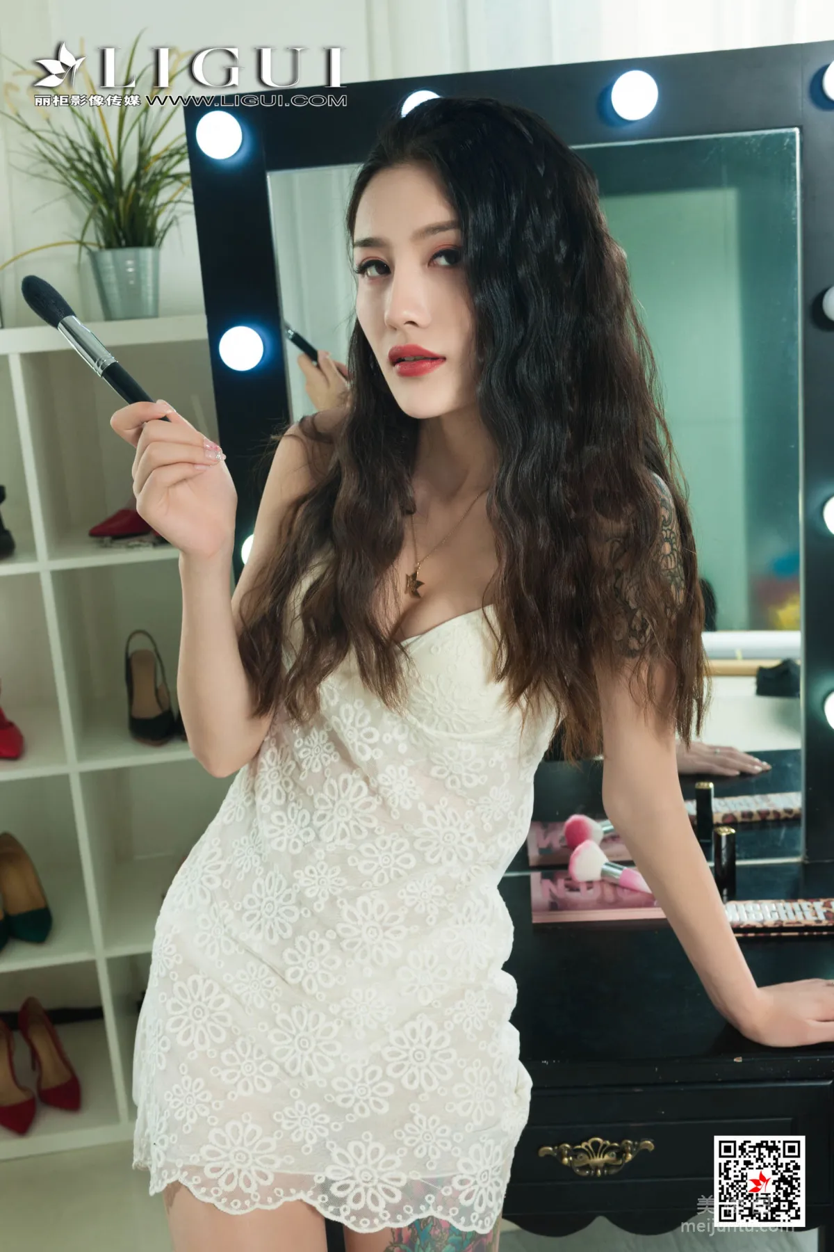 [麗櫃Ligui] Model 甜甜 《吊帶蕾絲美腿絲足》 寫真集 3