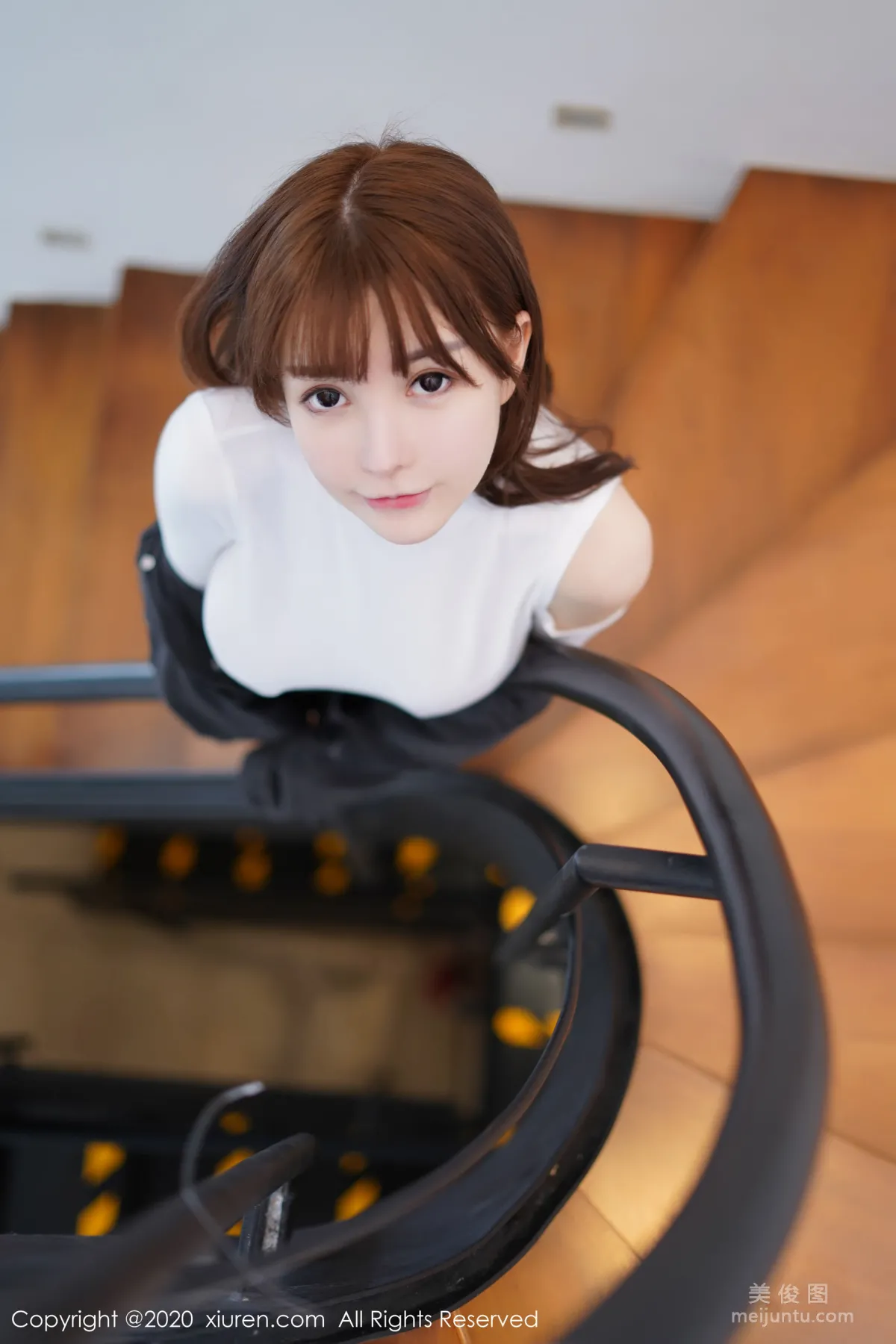 [XiuRen] No.2147 UU Jiang 《Black Coat Series》 Photo Set photo 56