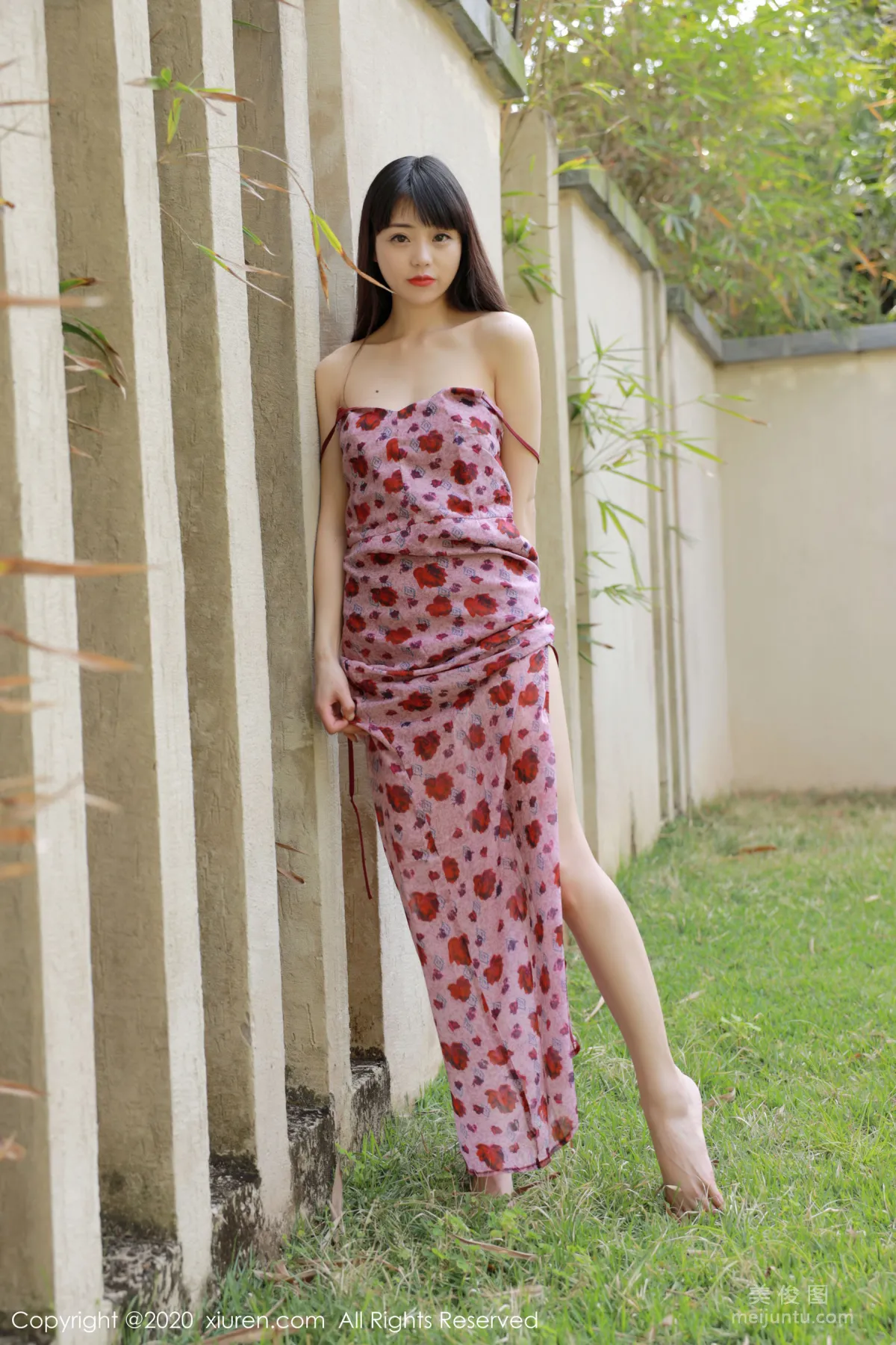 [XiuRen] No.2156 Xiaoshui blue Small Pleated Skirt Outdoor Shoot Series Photo Set photo 30