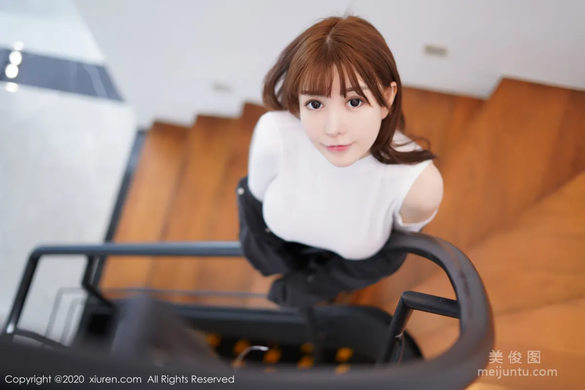 [XiuRen] No.2147 UU Jiang 《Black Coat Series》 Photo Set photo 55