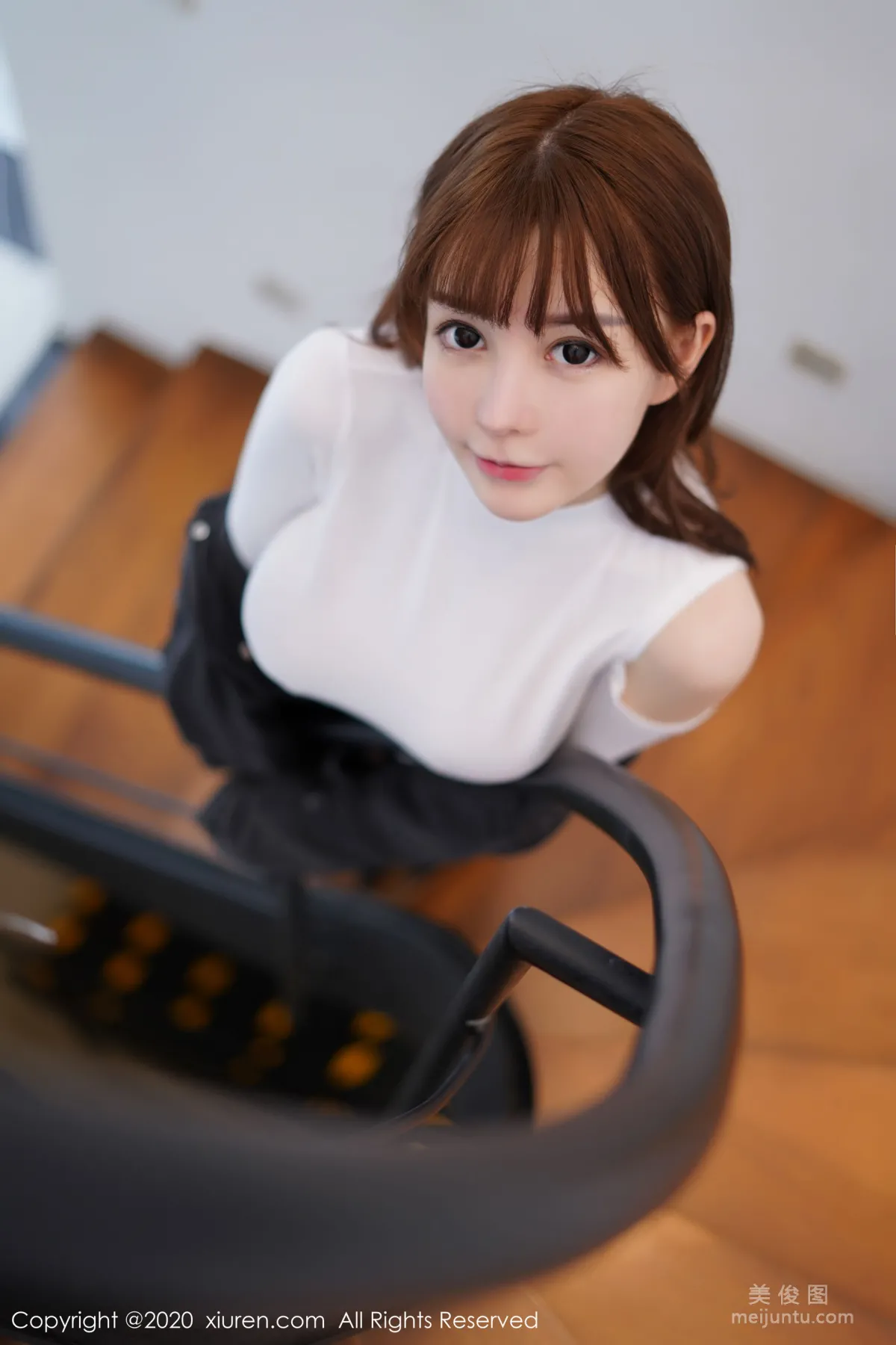 [XiuRen] No.2147 UU Jiang 《Black Coat Series》 Photo Set photo 54