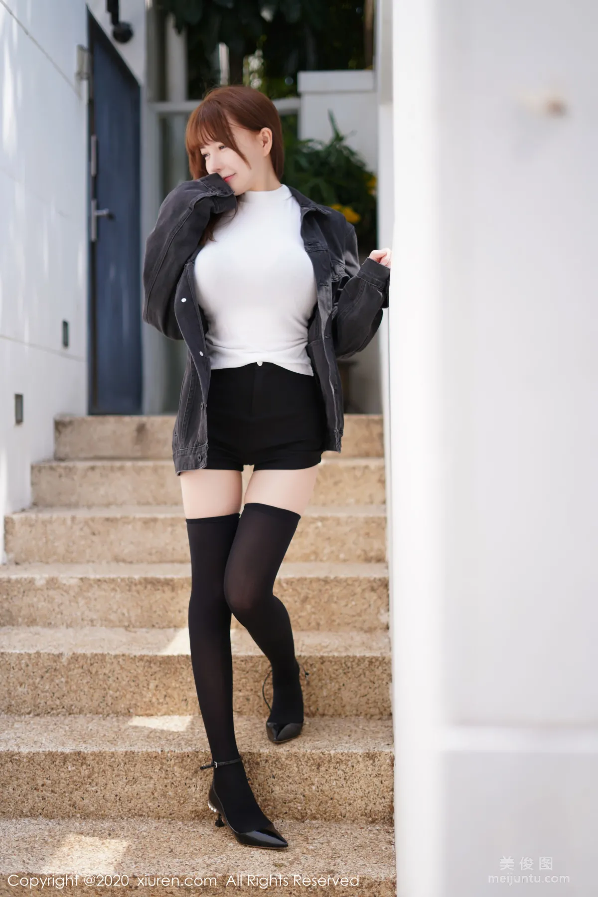 [XiuRen] No.2147 UU Jiang 《Black Coat Series》 Photo Set photo 14
