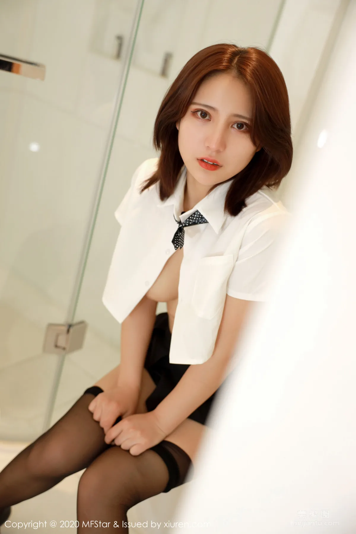 [MFStar] Vol.330 Jiujiu Aimee, Short Shirt, Short Skirt and Black Stockings Photo Set photo 30