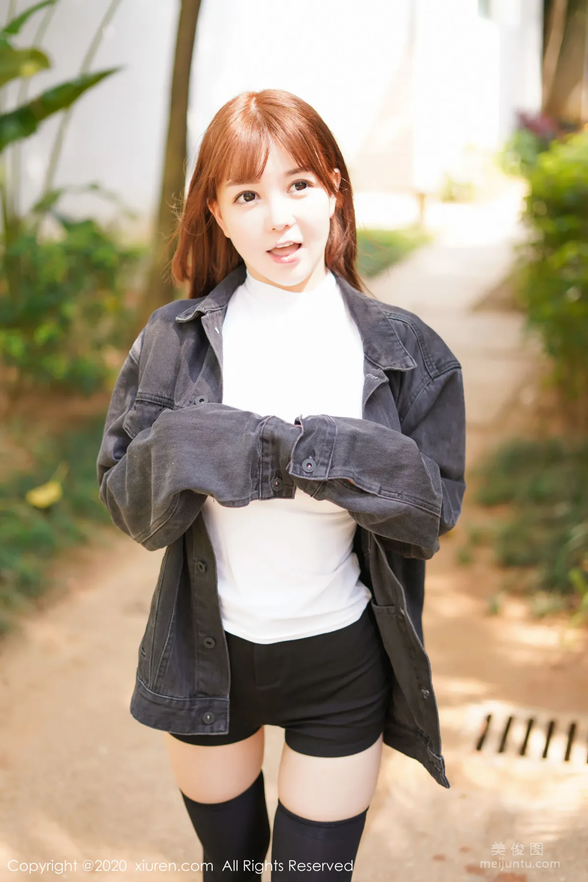[XiuRen] No.2147 UU Jiang 《Black Coat Series》 Photo Set photo 47