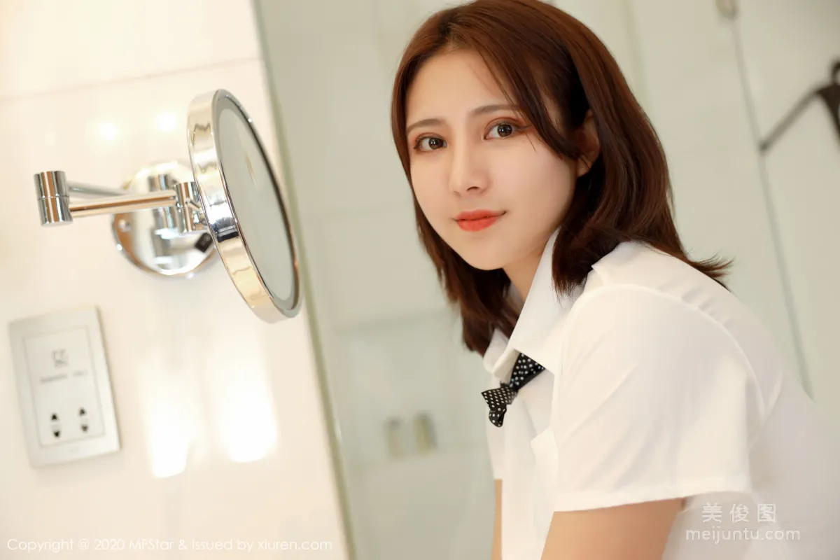 [MFStar] Vol.330 Jiujiu Aimee, Short Shirt, Short Skirt and Black Stockings Photo Set photo 10