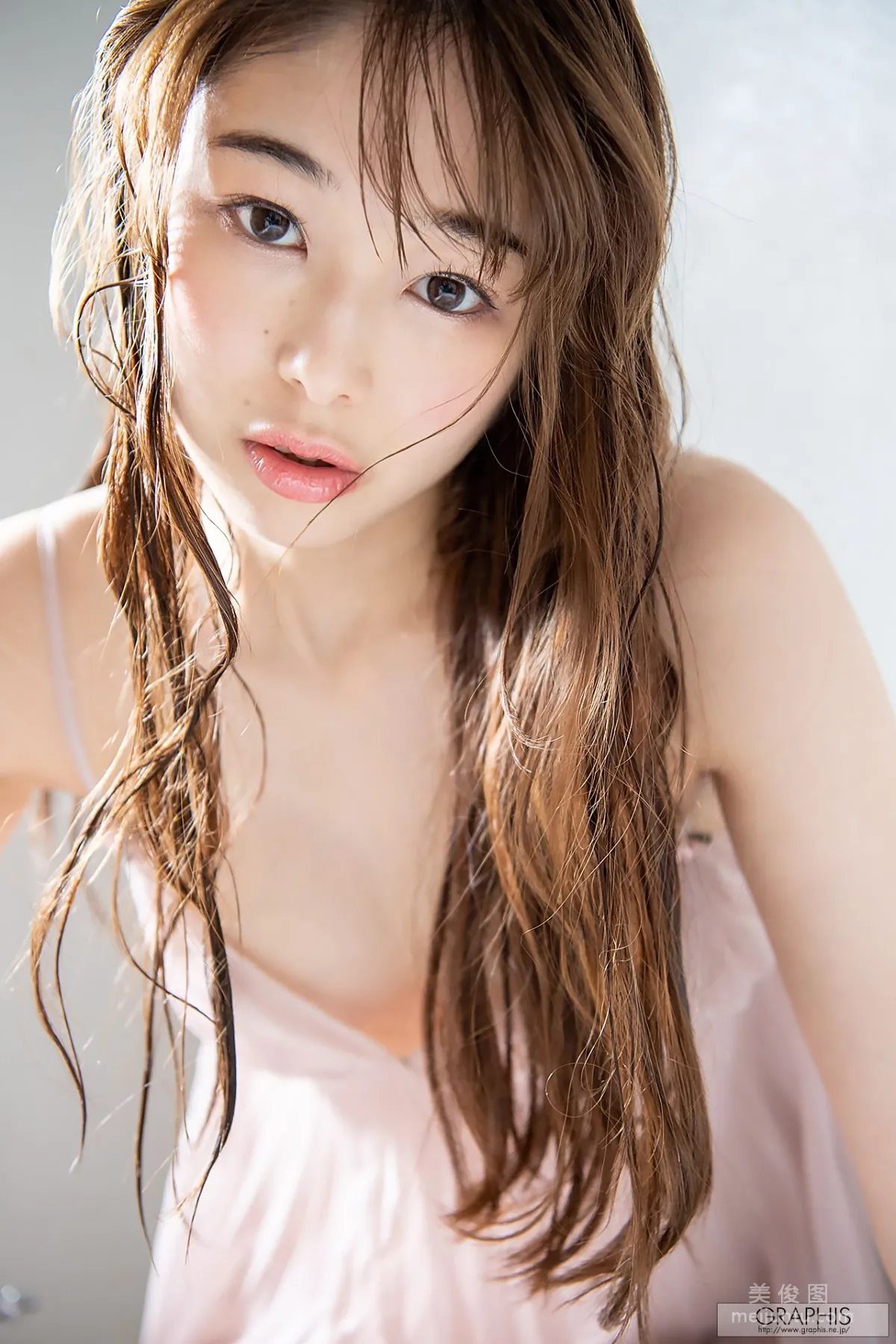 [Graphis] 每日一枚 Amin Niina 新名あみん 写真集9