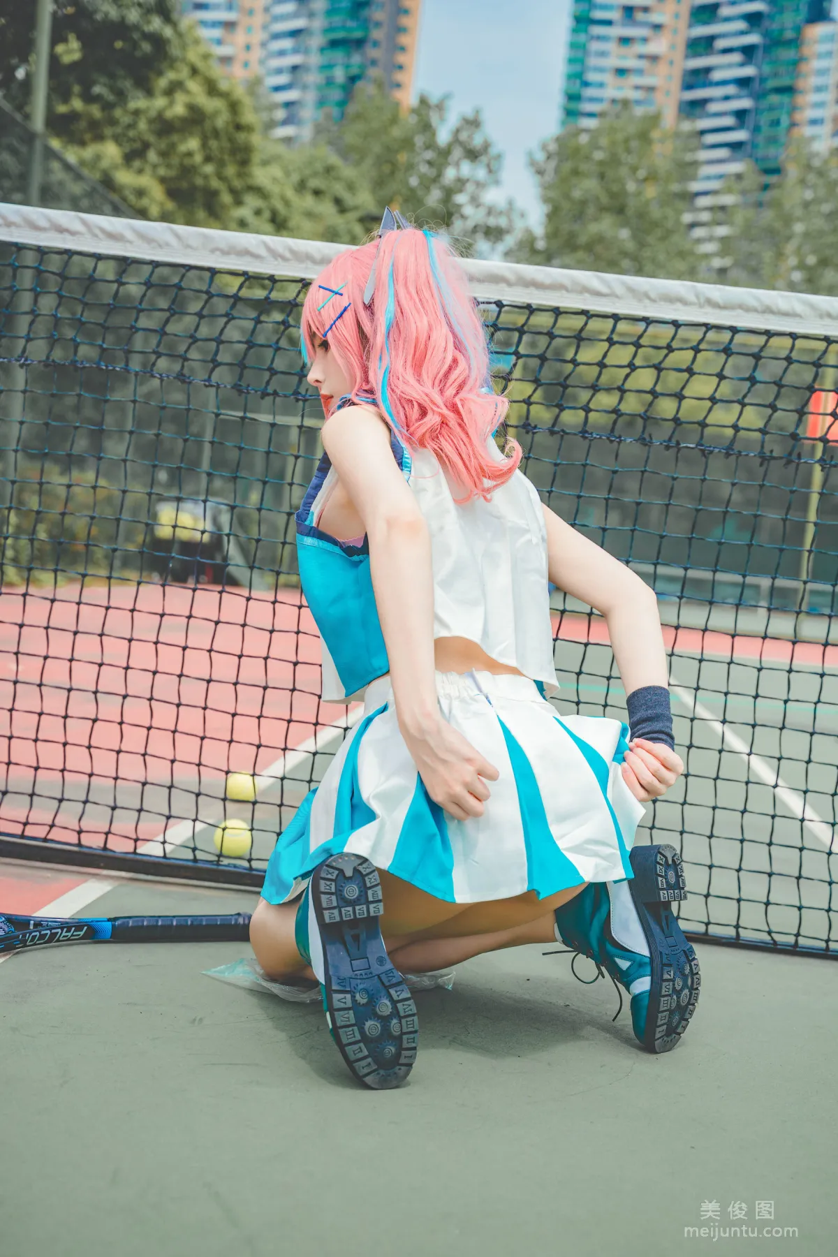 COS Feature Liang Liangzi Bremerton Photo Set photo 2