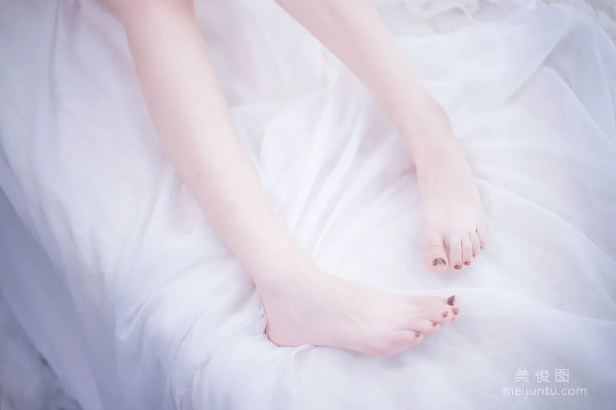 [COS Bonus] Xianjiu Airi 'Scathach Sweater' Photo Set photo 16