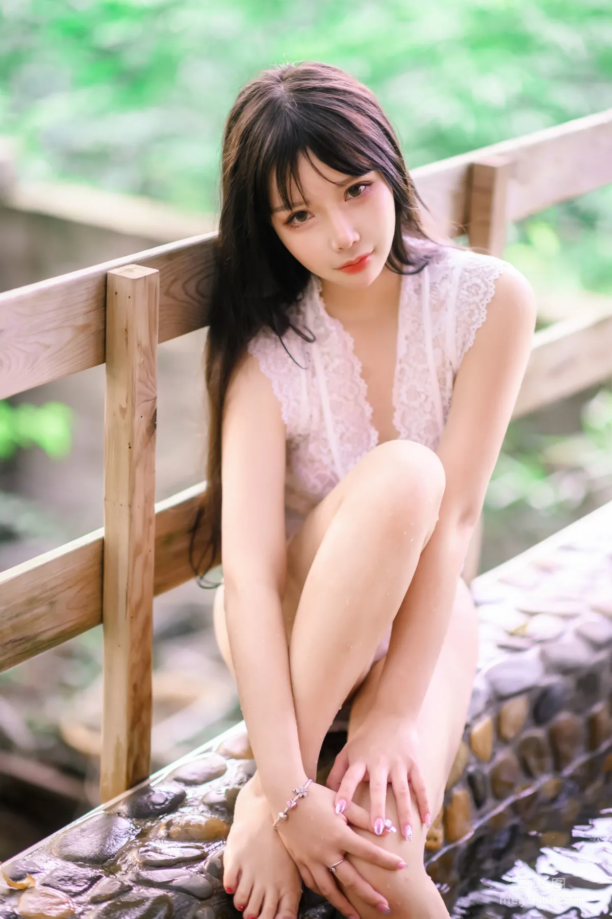 二次元妹子抱走莫子aa 《室外性感》 寫真集 44