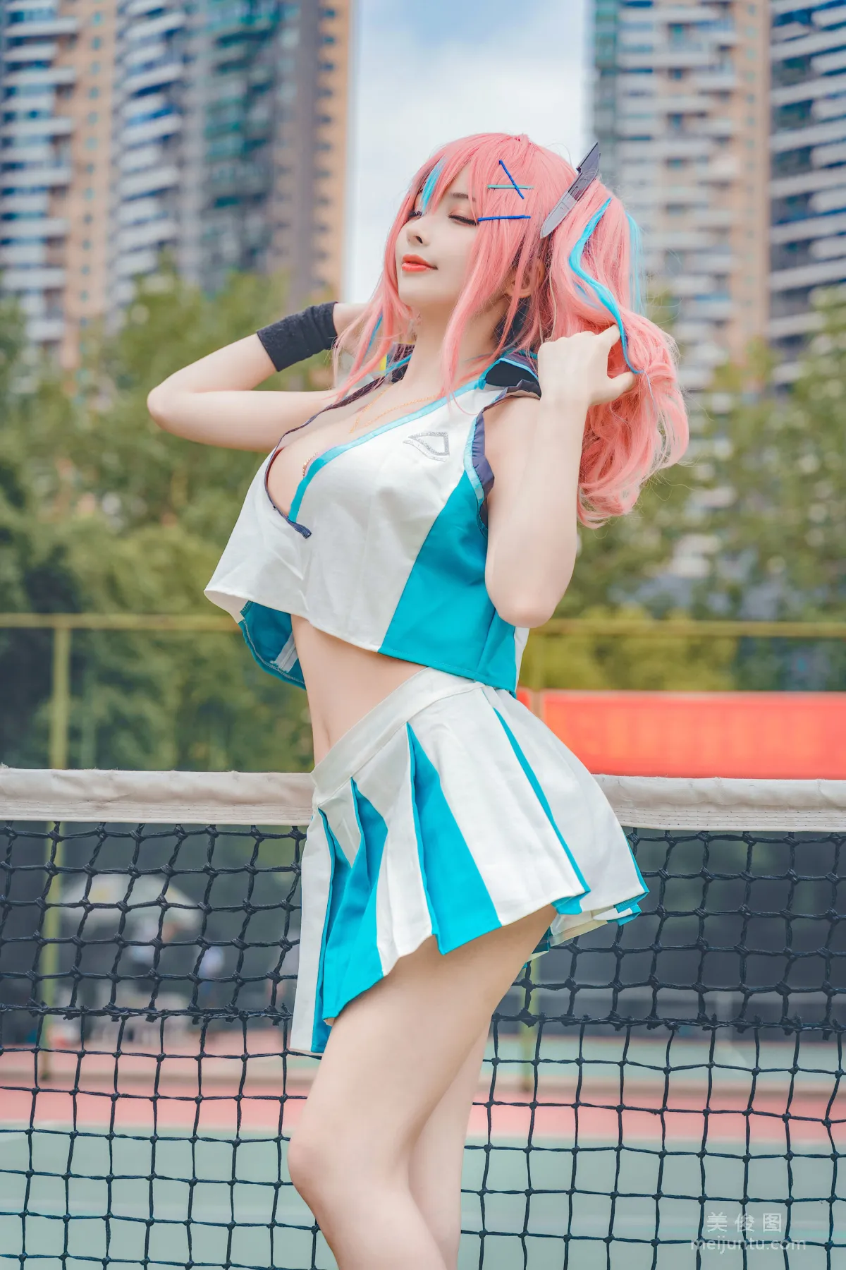COS Feature Liang Liangzi Bremerton Photo Set photo 6