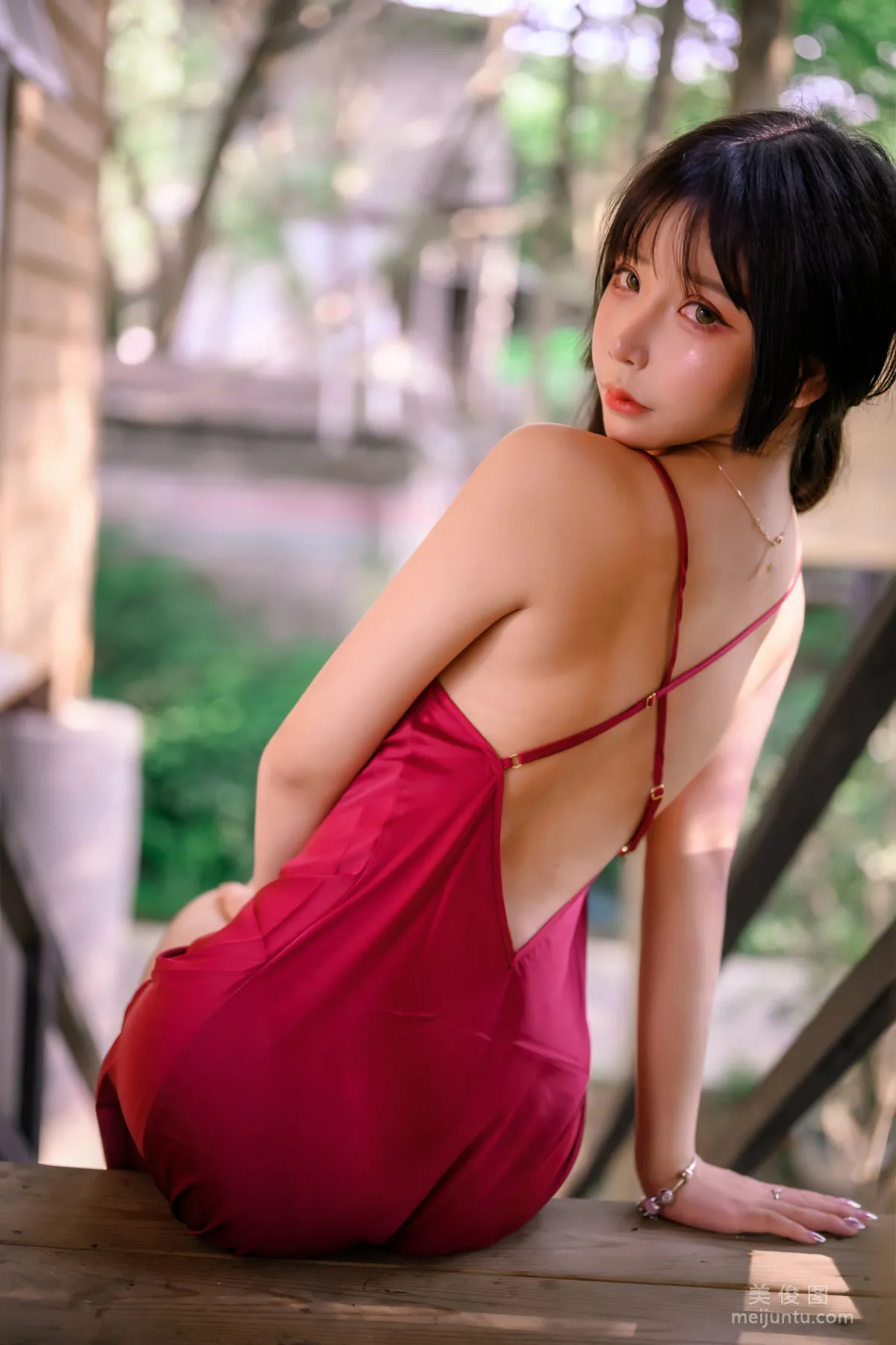 二次元妹子抱走莫子aa 《室外性感》 寫真集 30