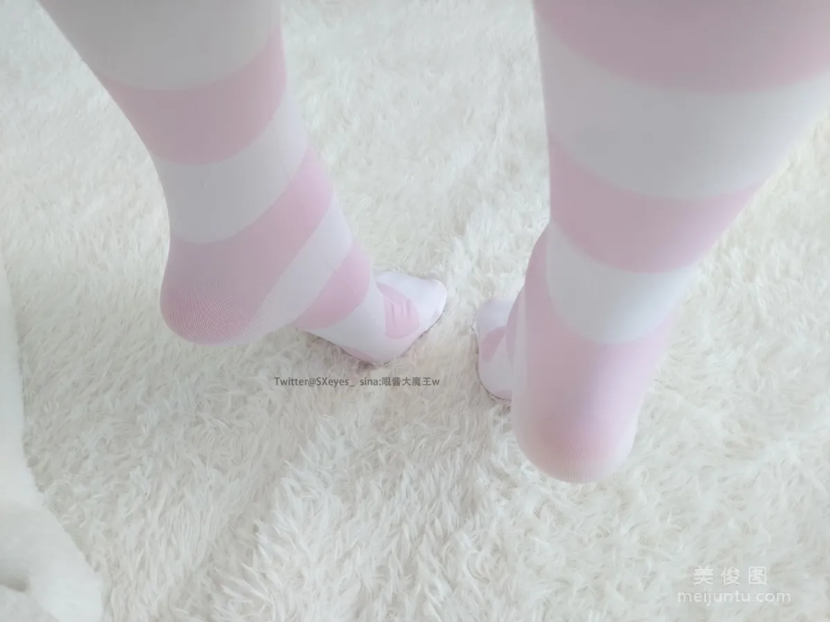 [COS] Cute Girl Yanjiang Damo Wang w, Pink Striped Socks Photo Set photo 2