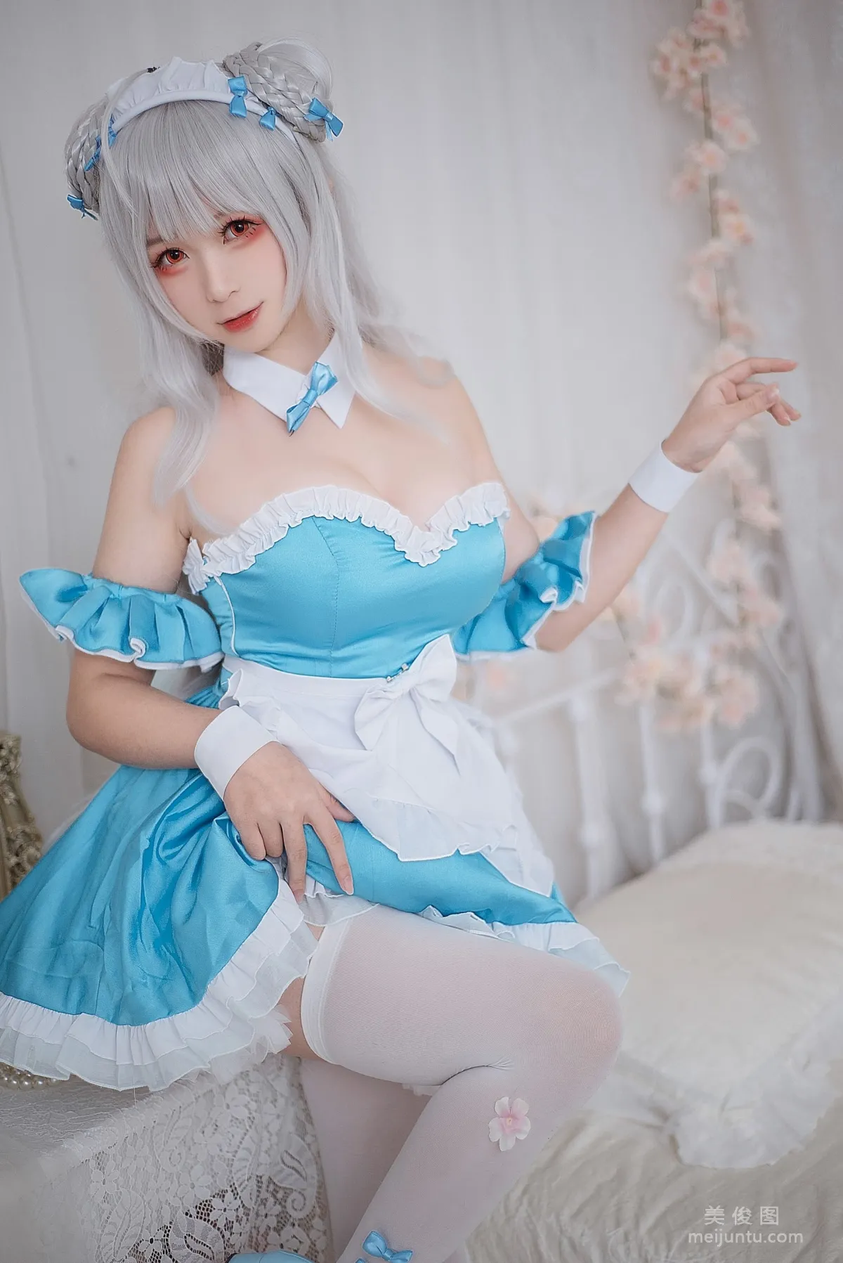 [COS Bonus] Anime Blogger Yingluojiang w Little Swan Maid Photo Set photo 8