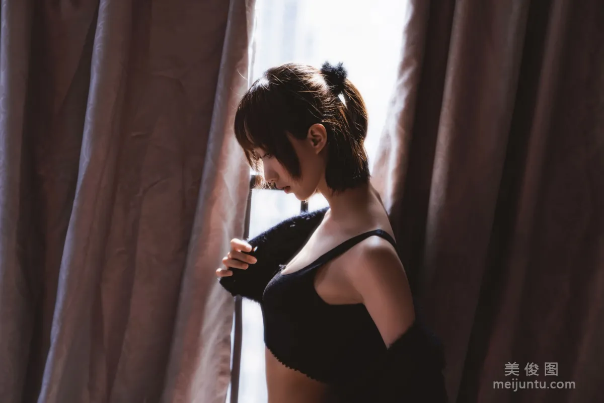 [COS Fan Service] Cute Girl Mu Mianmian OwO Black Stockings Private Shoot A Photo Set photo 9