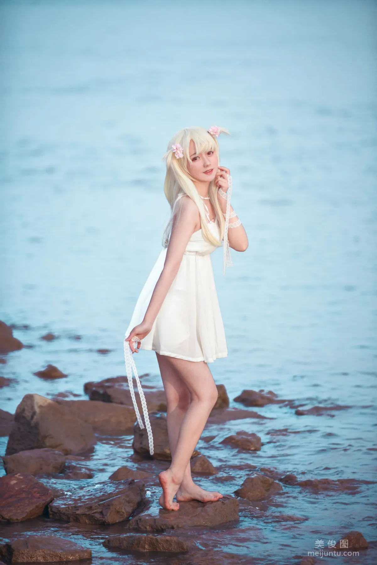 [COS] Anime Blogger Xianyin sic 'Illya White Dress' Photo Set photo 6