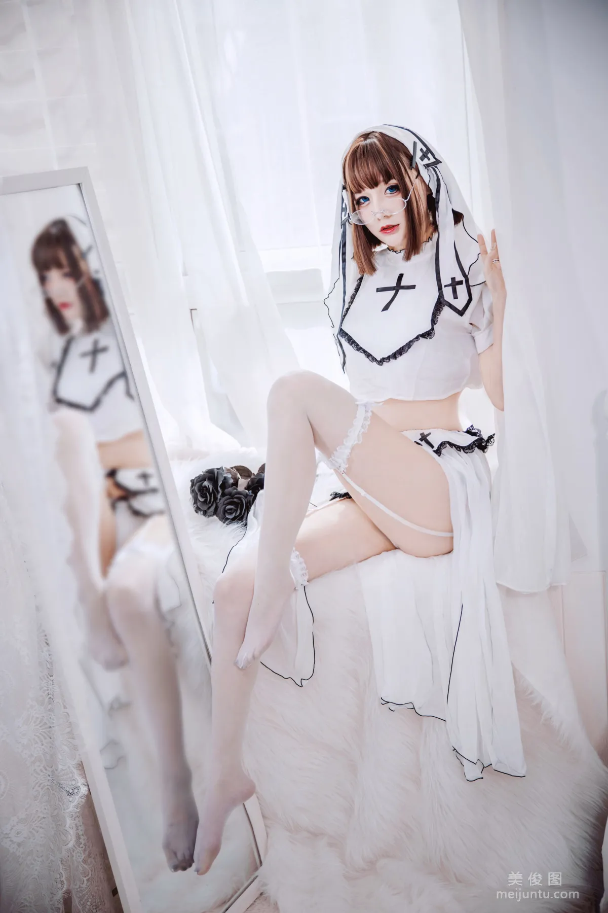 COS妹子仙九Airi 《修女》寫真集 22