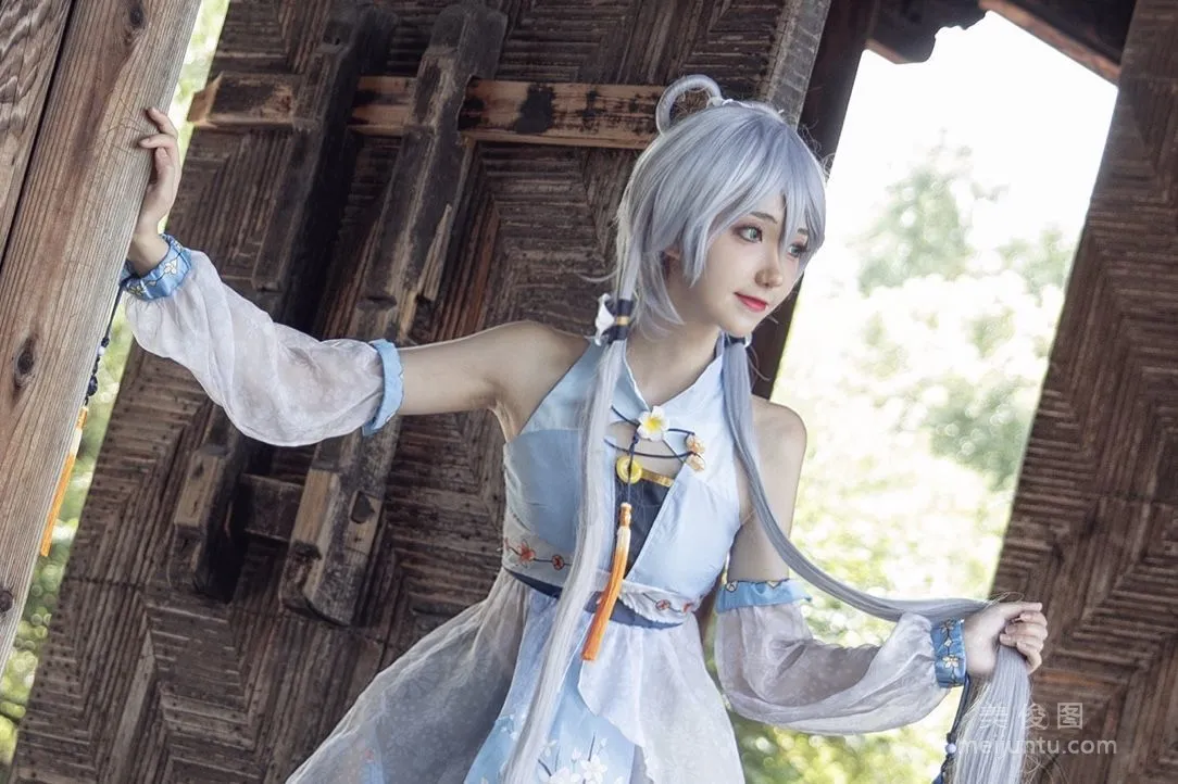 [Cosplay] Anime Blogger Nantao Momoko, Luo Tianyi Flower Language Enchanting, Photo Set photo 8