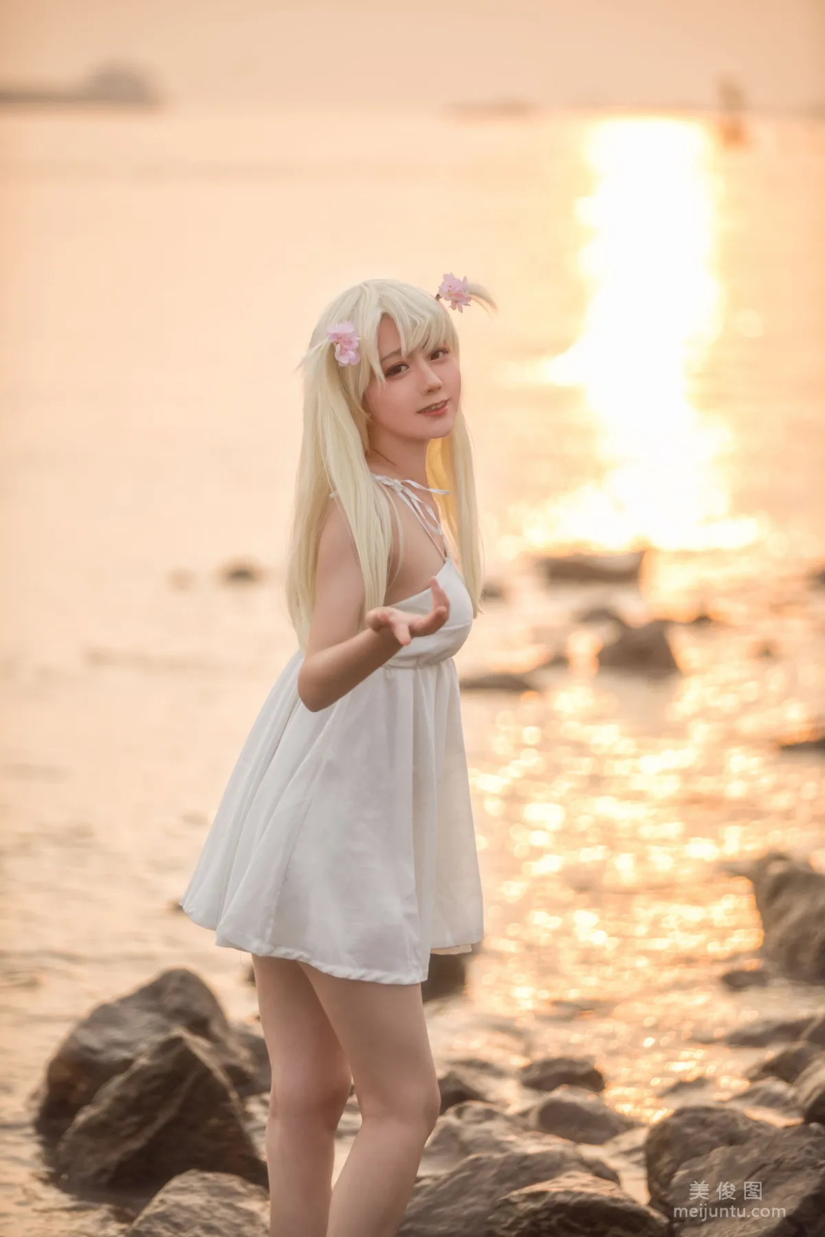[COS] Anime Blogger Xianyin sic 'Illya White Dress' Photo Set photo 9